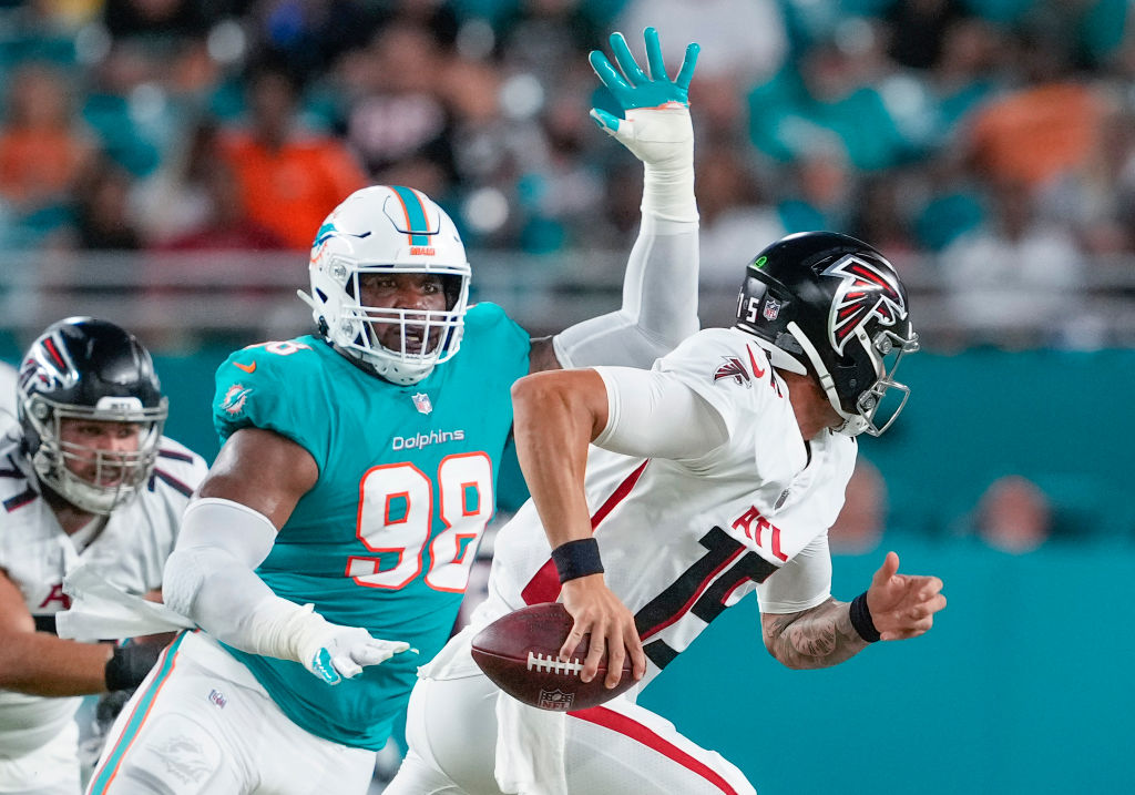 Miami Dolphins defensive tackle Raekwon Davis (98) walks on the