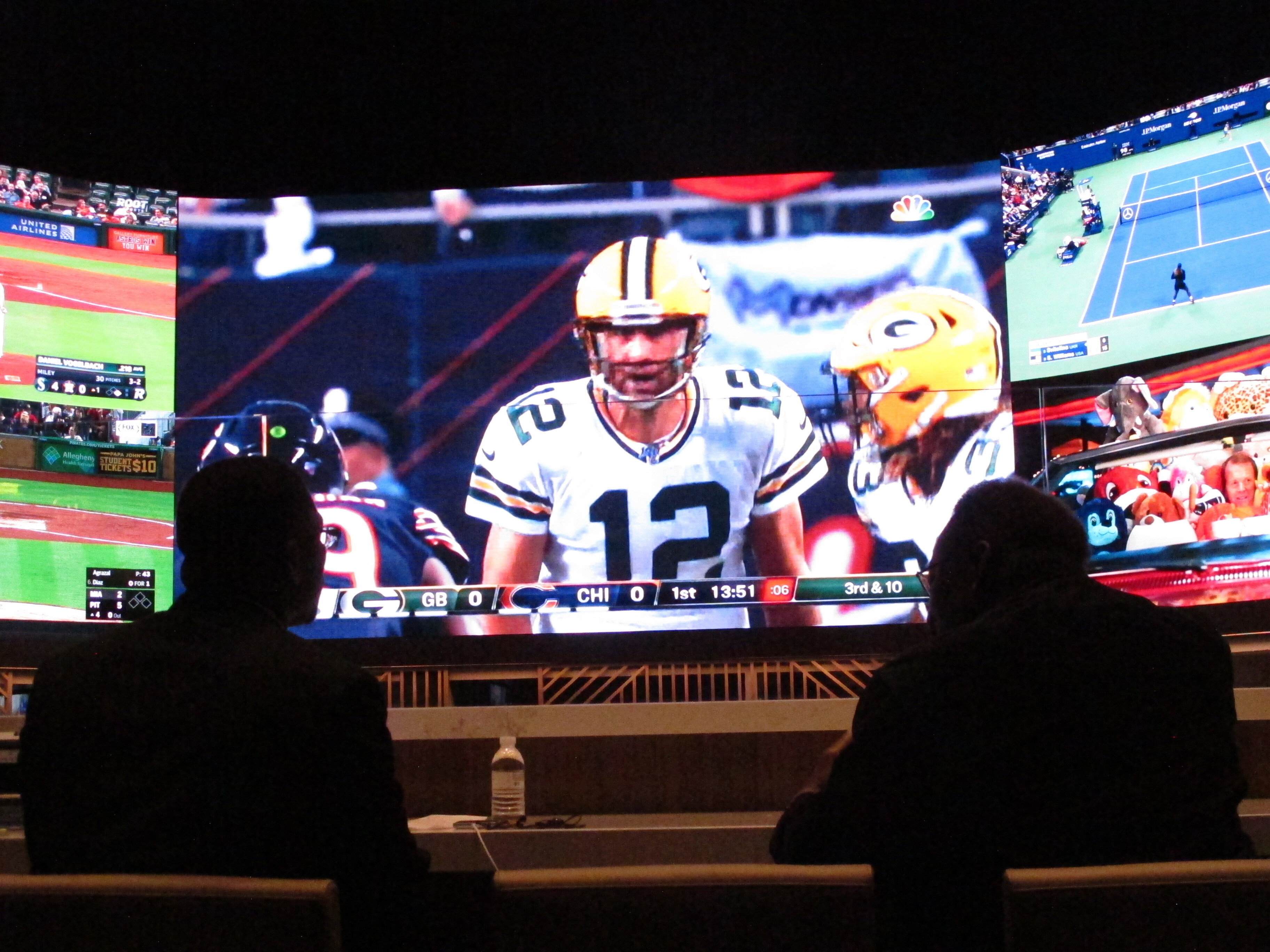 DraftKings plans sports betting bars in Detroit area, pending approval