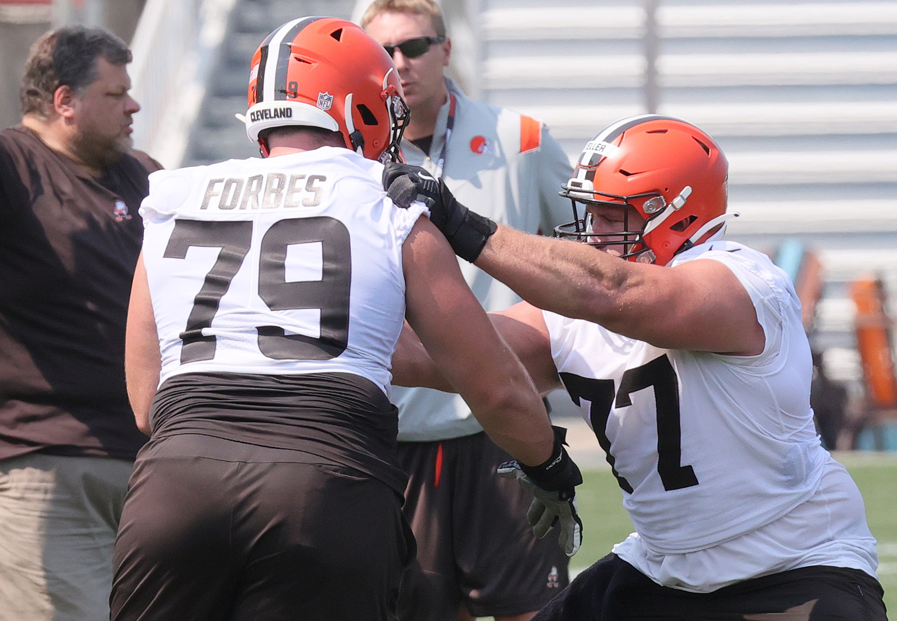 CINCINNATI, OH - DECEMBER 11: Cleveland Browns guard Wyatt Teller