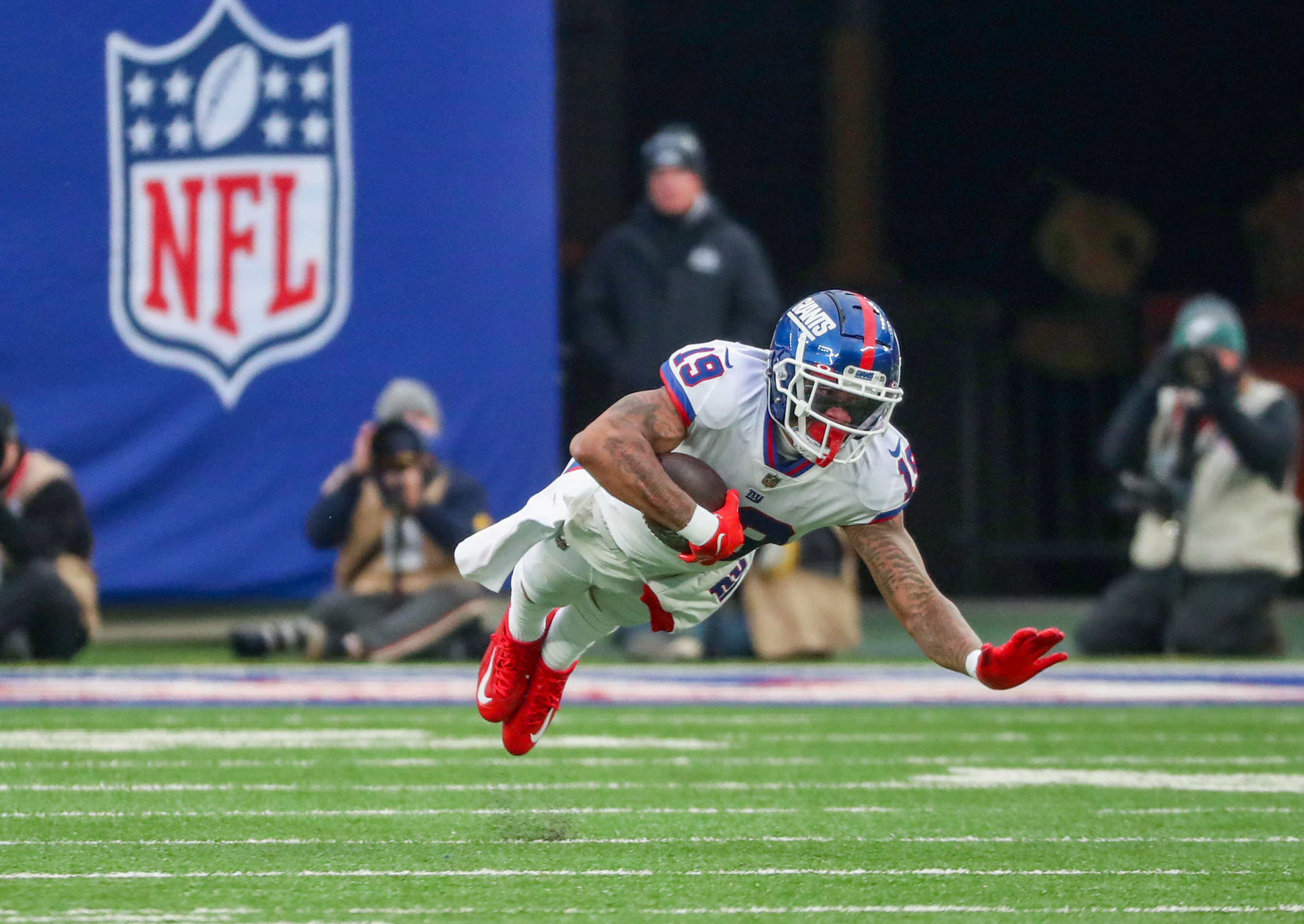 Eagles' Jalen Reagor drops two potential TD passes in final minute of  team's loss to Giants