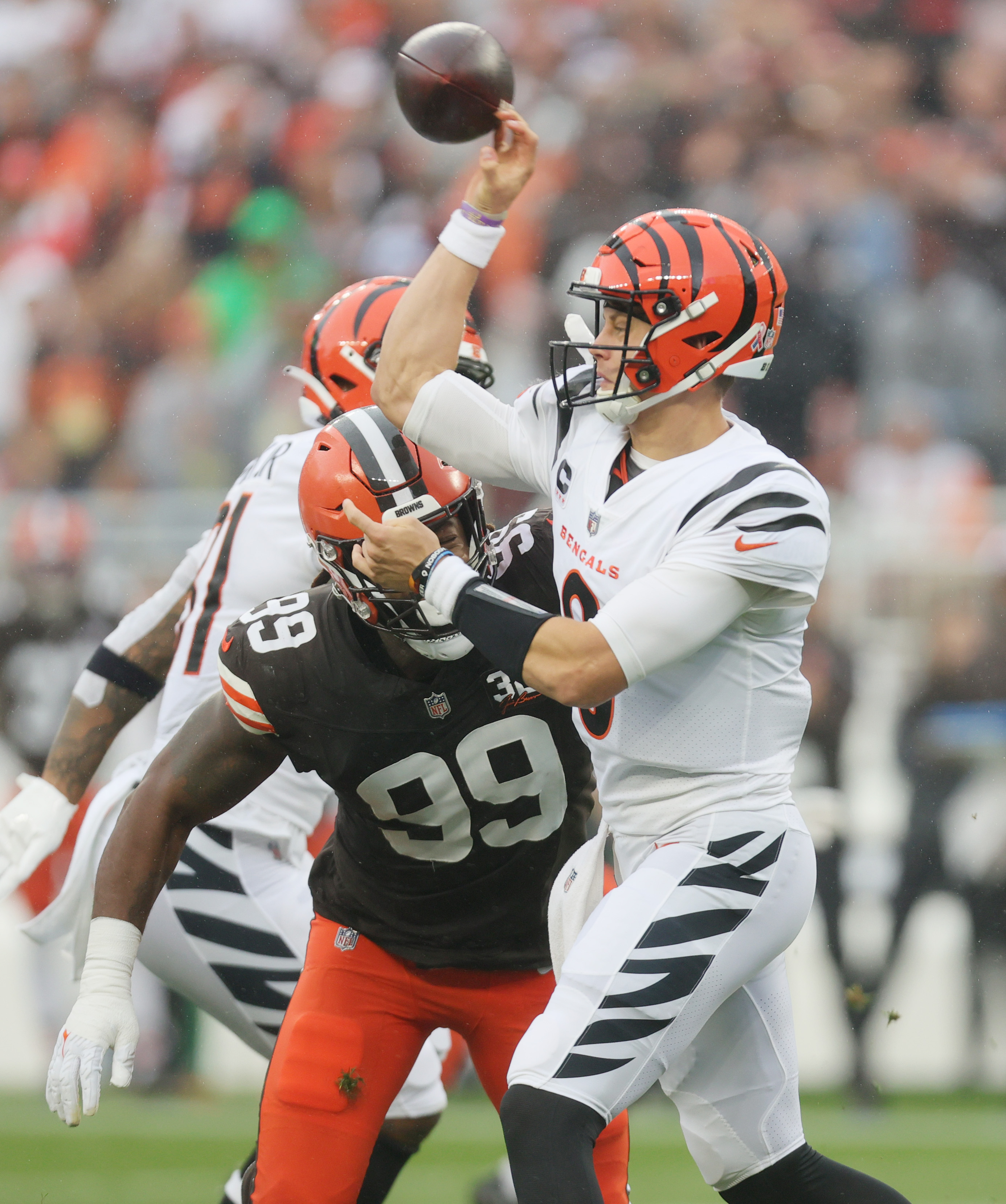 CLEVELAND BROWNS VS. CINCINNATI BENGALS INSTANT REACTION: Nick Chubb, Myles  Garrett DOMINATE in W 