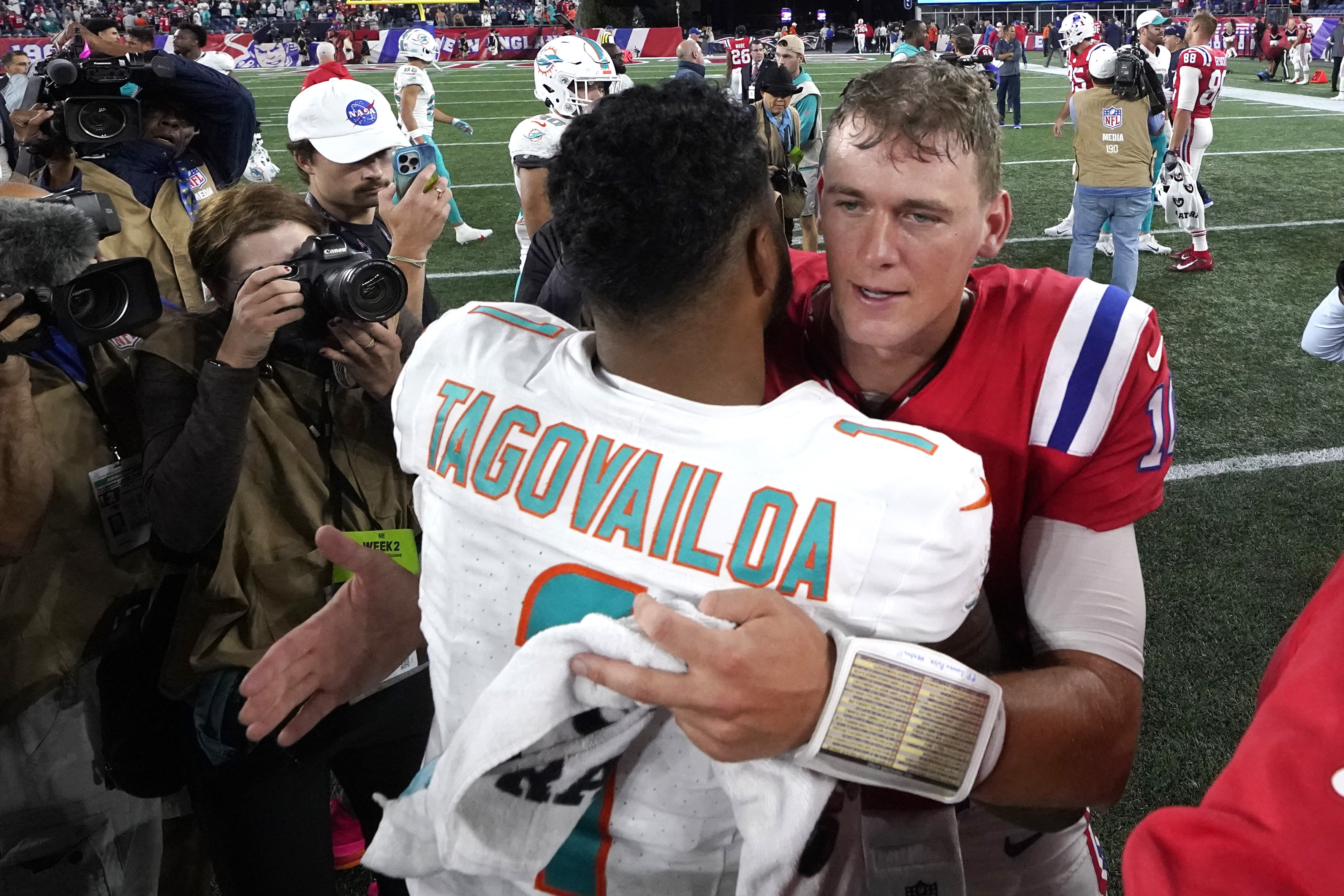 Mac Jones Has Quiet, Meaningful Supporter In Patriots Locker Room