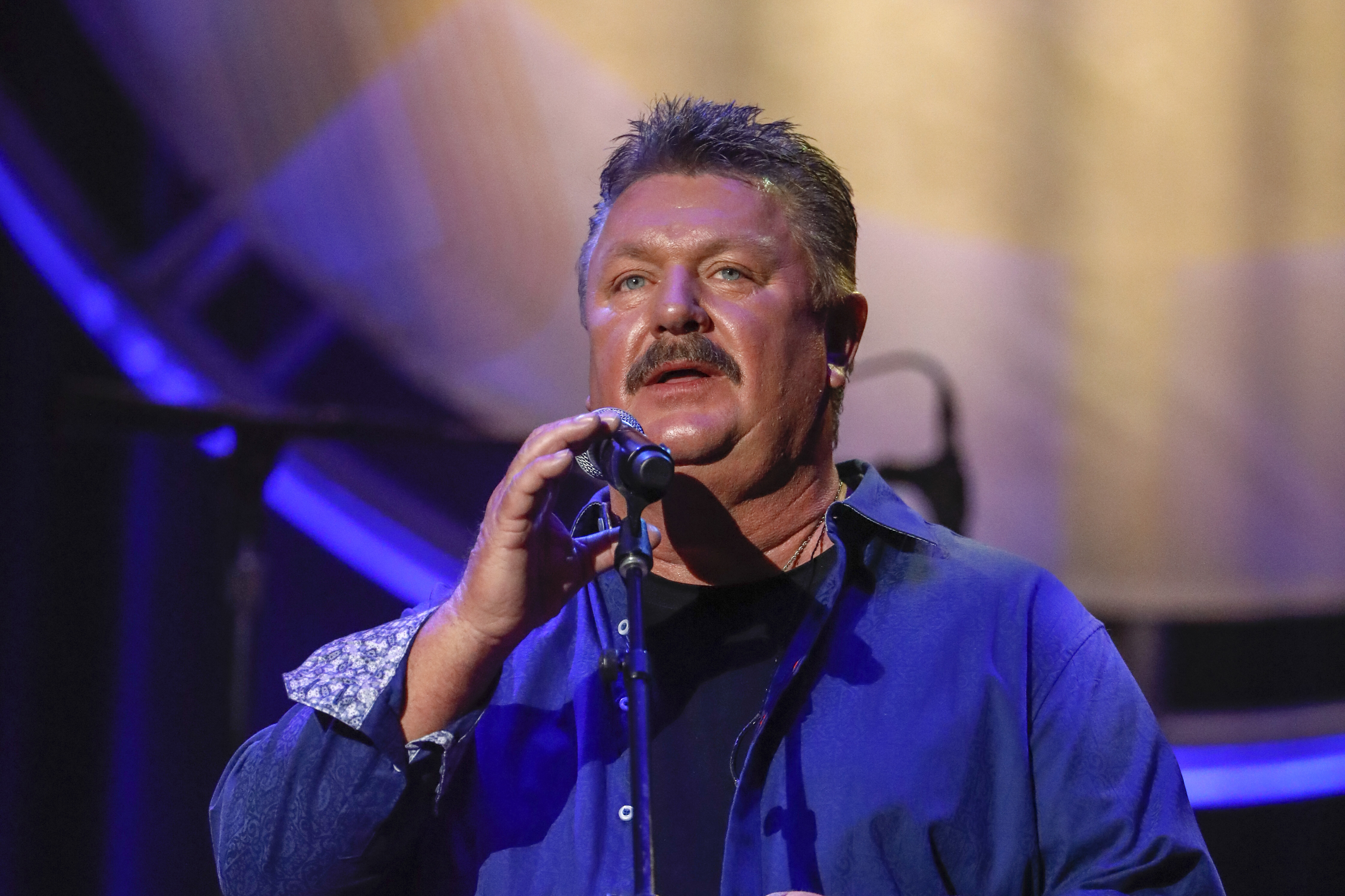 did joe diffie smoke cigarettes Country singer dies of coronavirus complications Joe Diffie, Nineties Country's 'Pickup