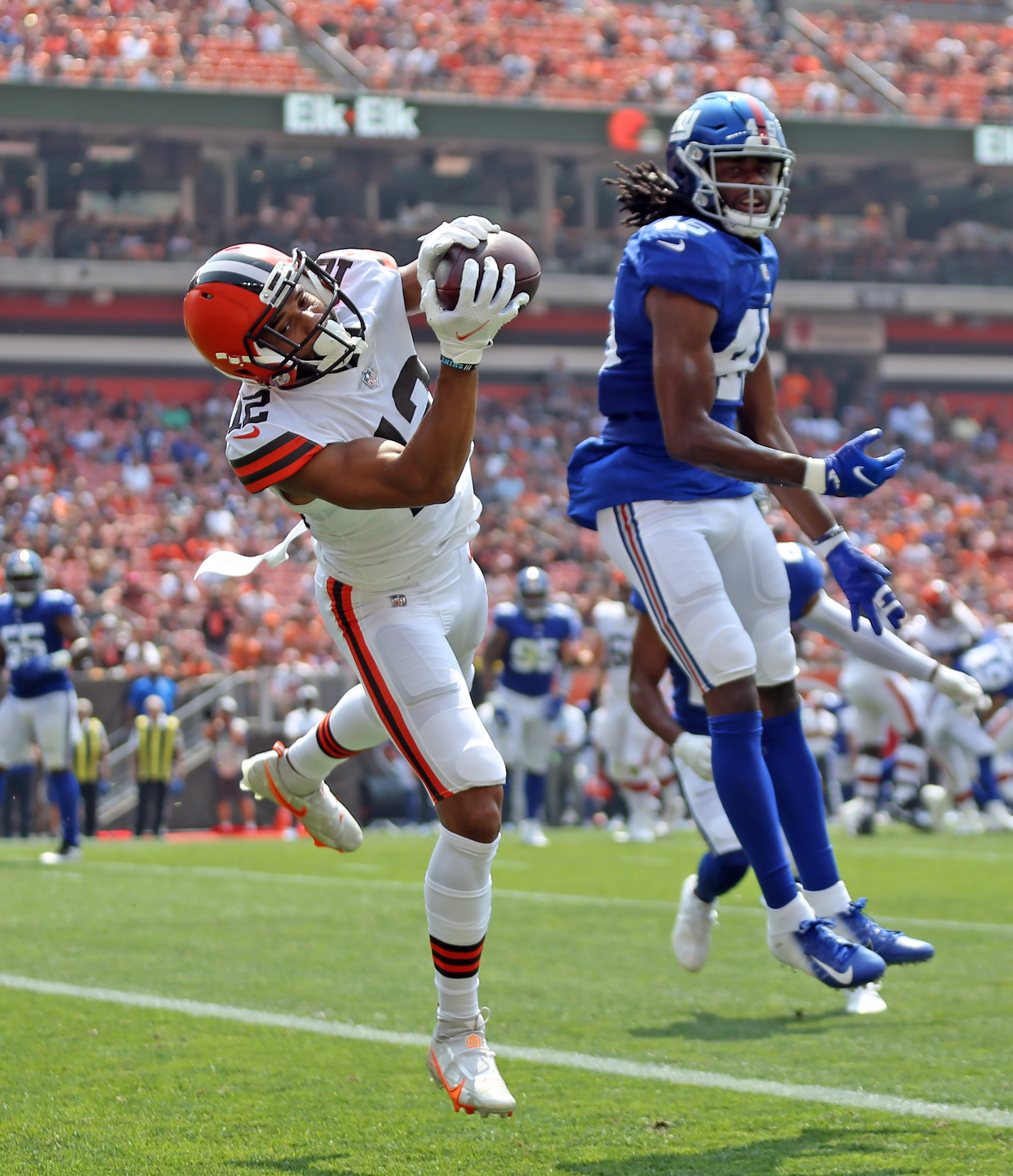 Cleveland Browns quarterback Kyle Lauletta (17) rushes against New York  Giants defensive tackle David Moa (96)