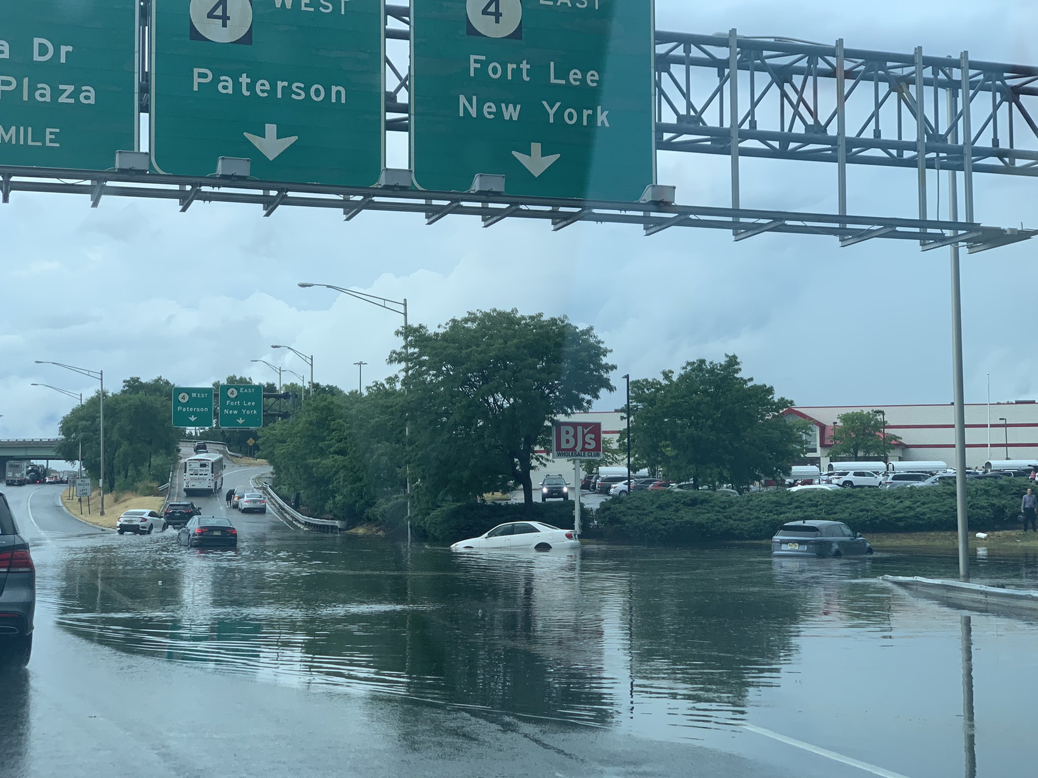 . weather: Water rescues reported as flash flooding traps drivers in  cars 