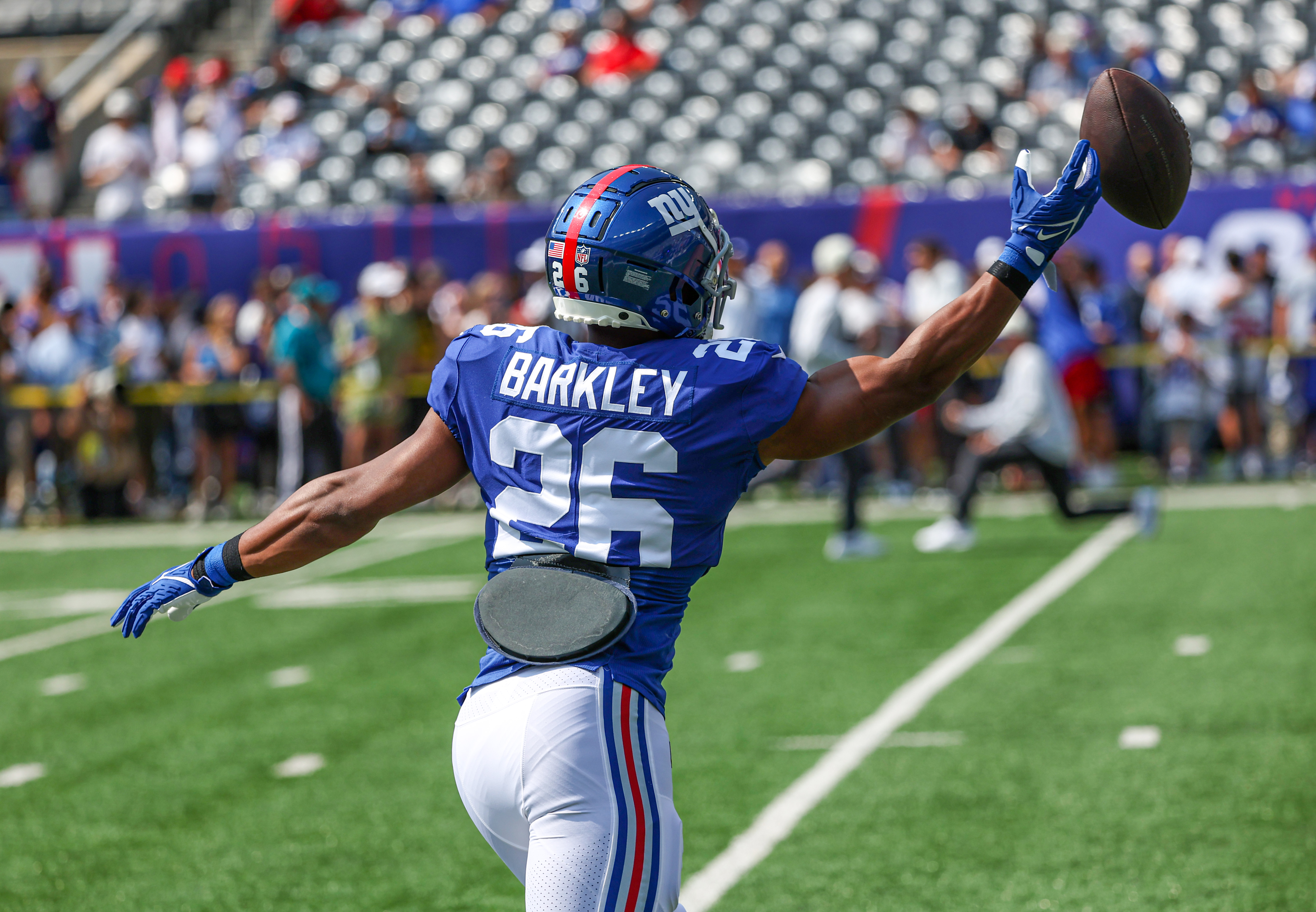 New York Giants' Saquon Barkley runs on the field before an NFL football  game against the Washington Commanders, Sunday, Dec. 4, 2022, in East  Rutherford, N.J. (AP Photo/John Minchillo Stock Photo - Alamy