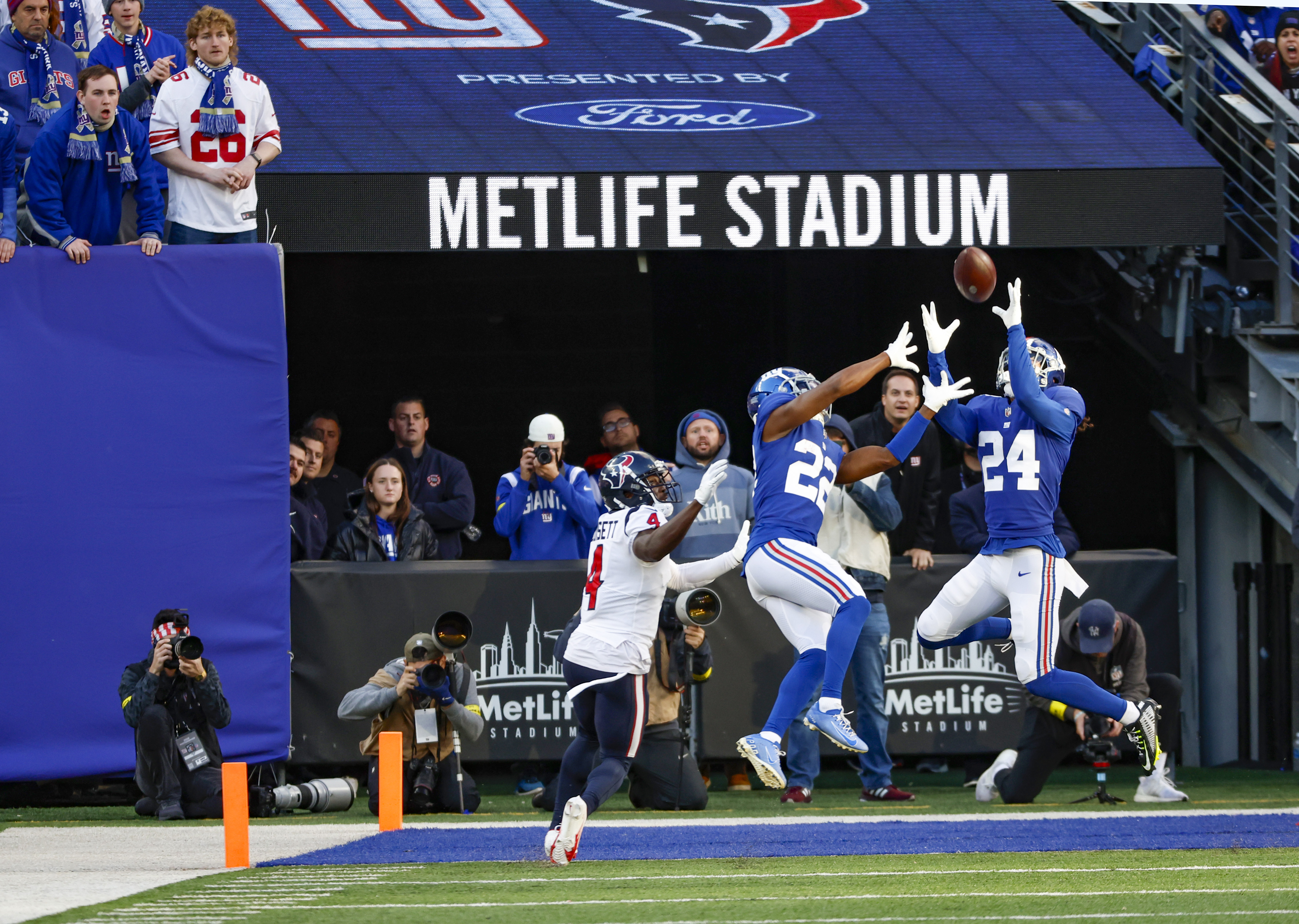 New York Giants cornerback Jason Pinnock (27) takes the field to face the  Detroit Lions in an NFL football game Sunday, Nov. 20, 2022, in East  Rutherford, N.J. (AP Photo/Adam Hunger Stock