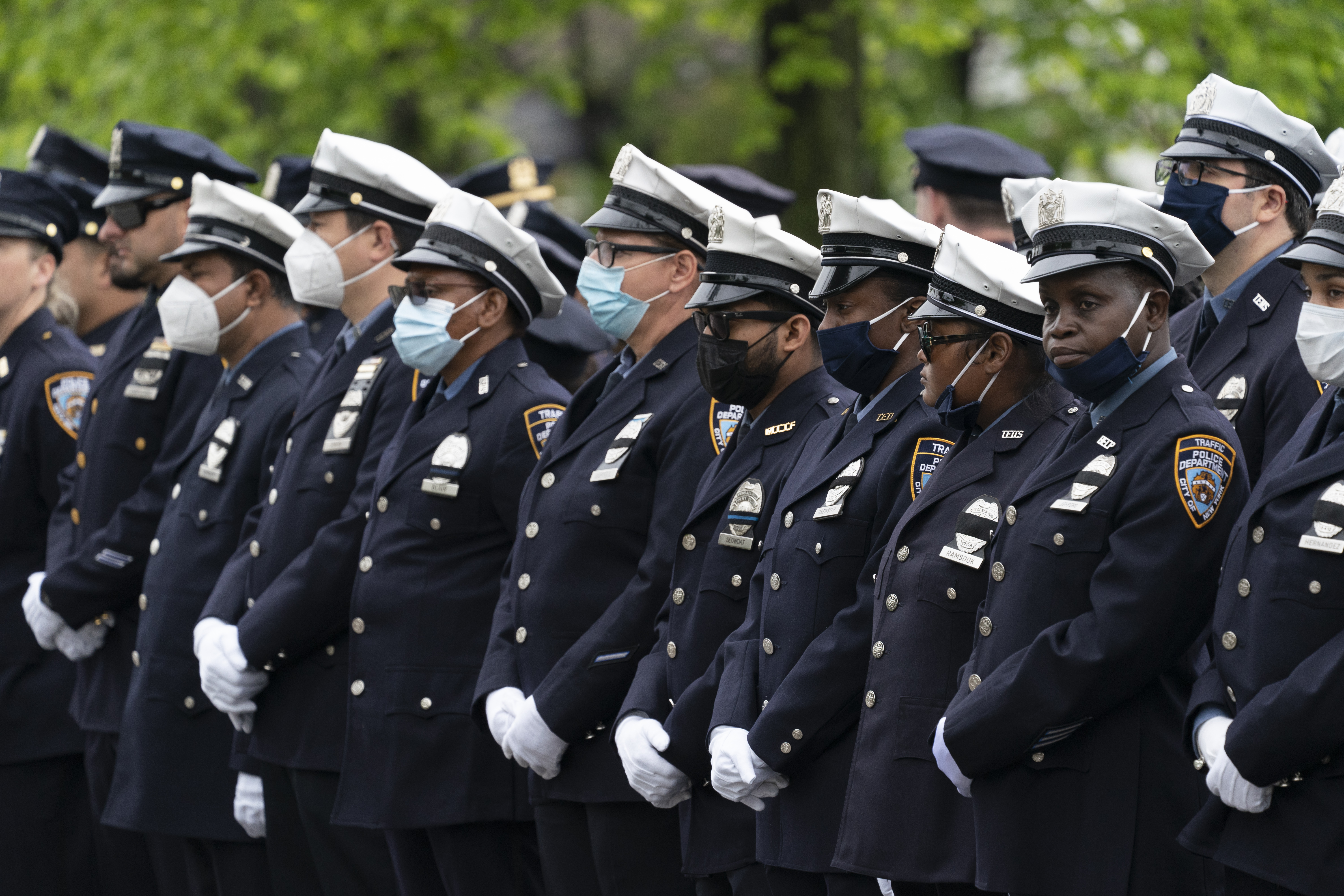 Mets pay tribute to slain NYPD officer before game