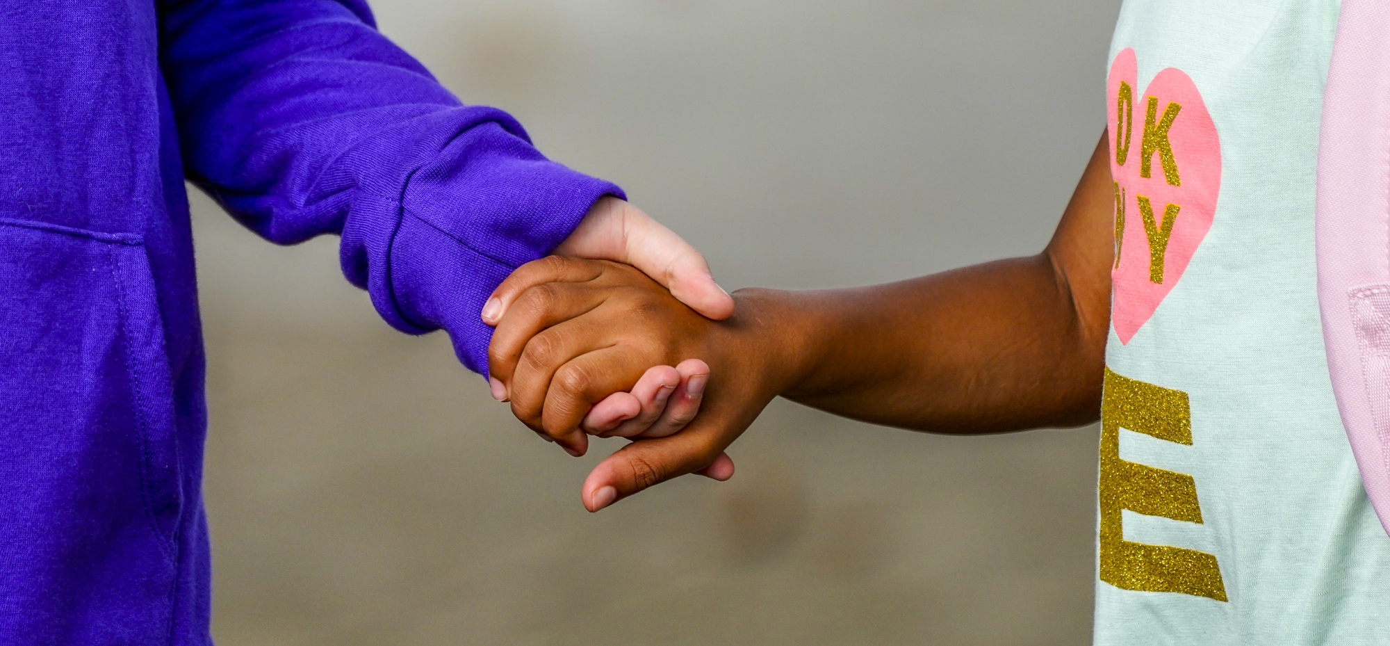 Hold hands  XNPZISWXHVAFHGMB7WUTYKUE4Y.JPG