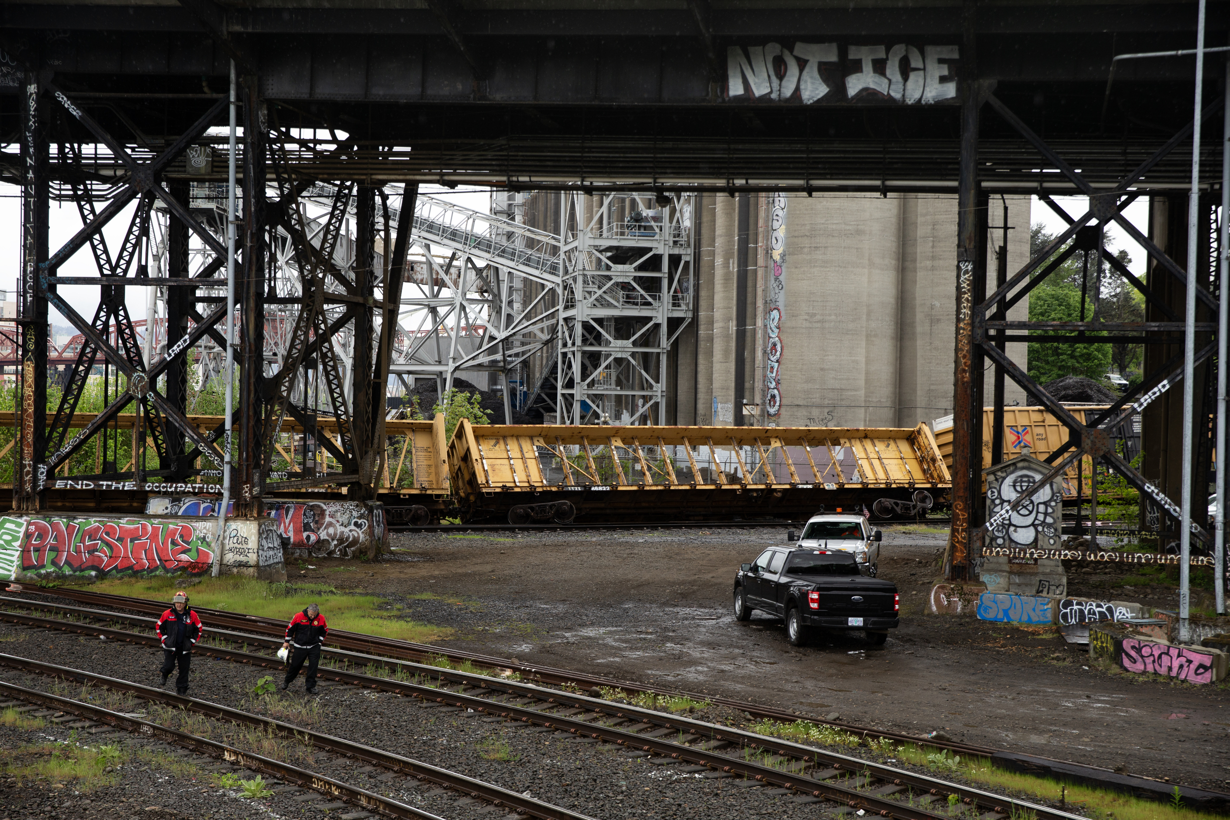Steel Bridge freight train derailment - oregonlive.com
