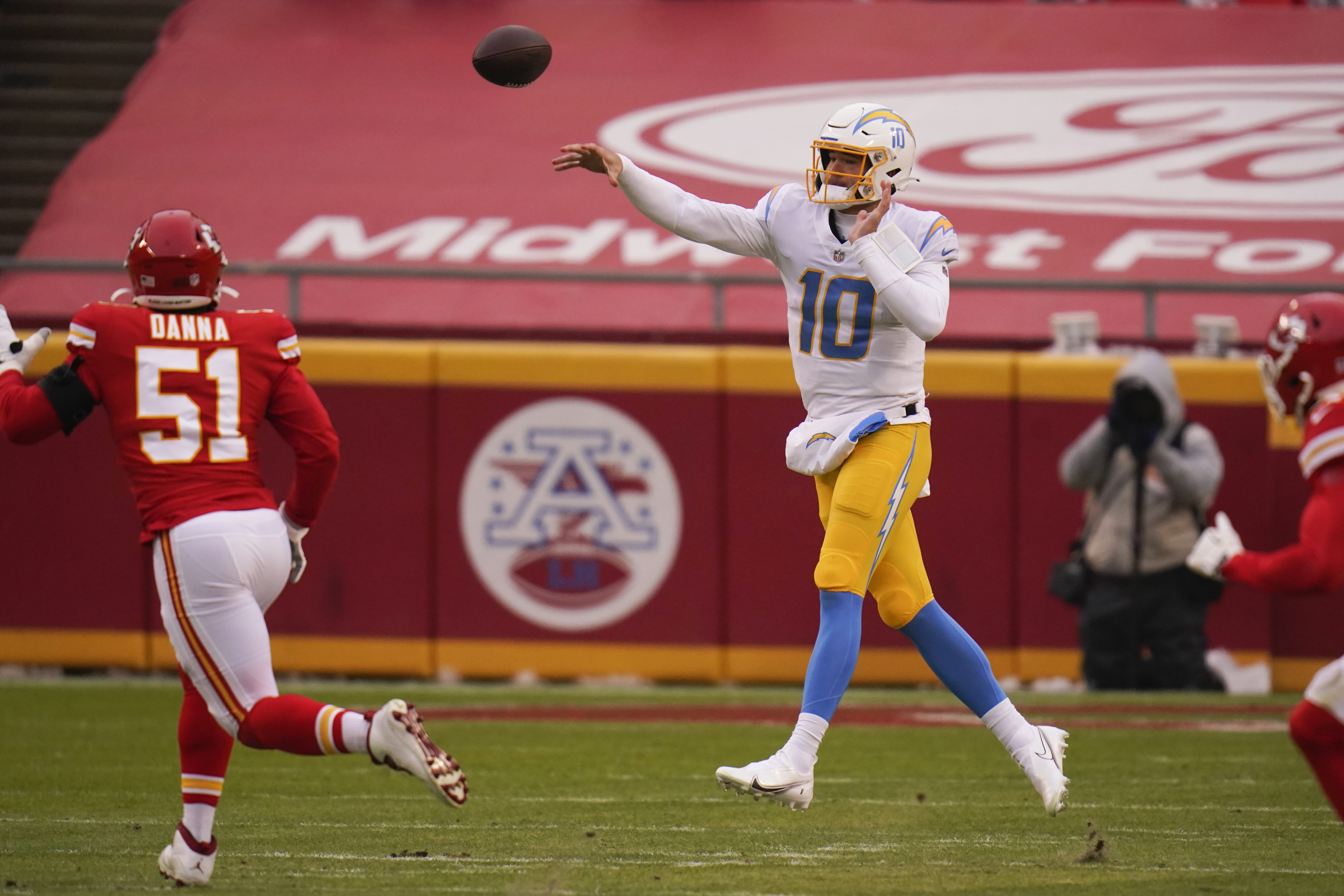 Chargers Beat Chiefs, 38-21