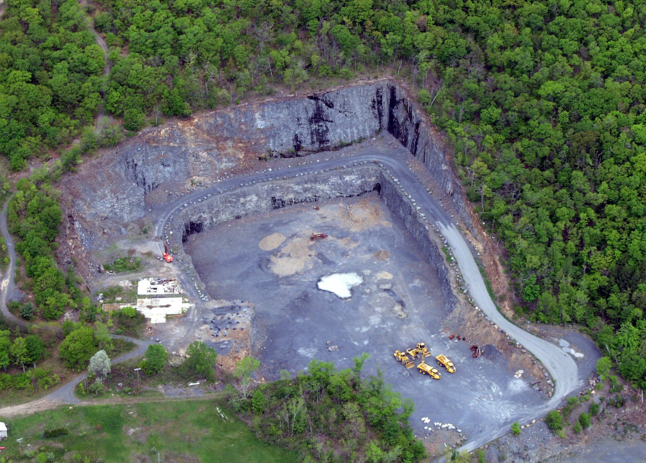 Aerial view of the quarry while it was in operation in 2002. When it closed for good in 2012, the hole was much deeper.