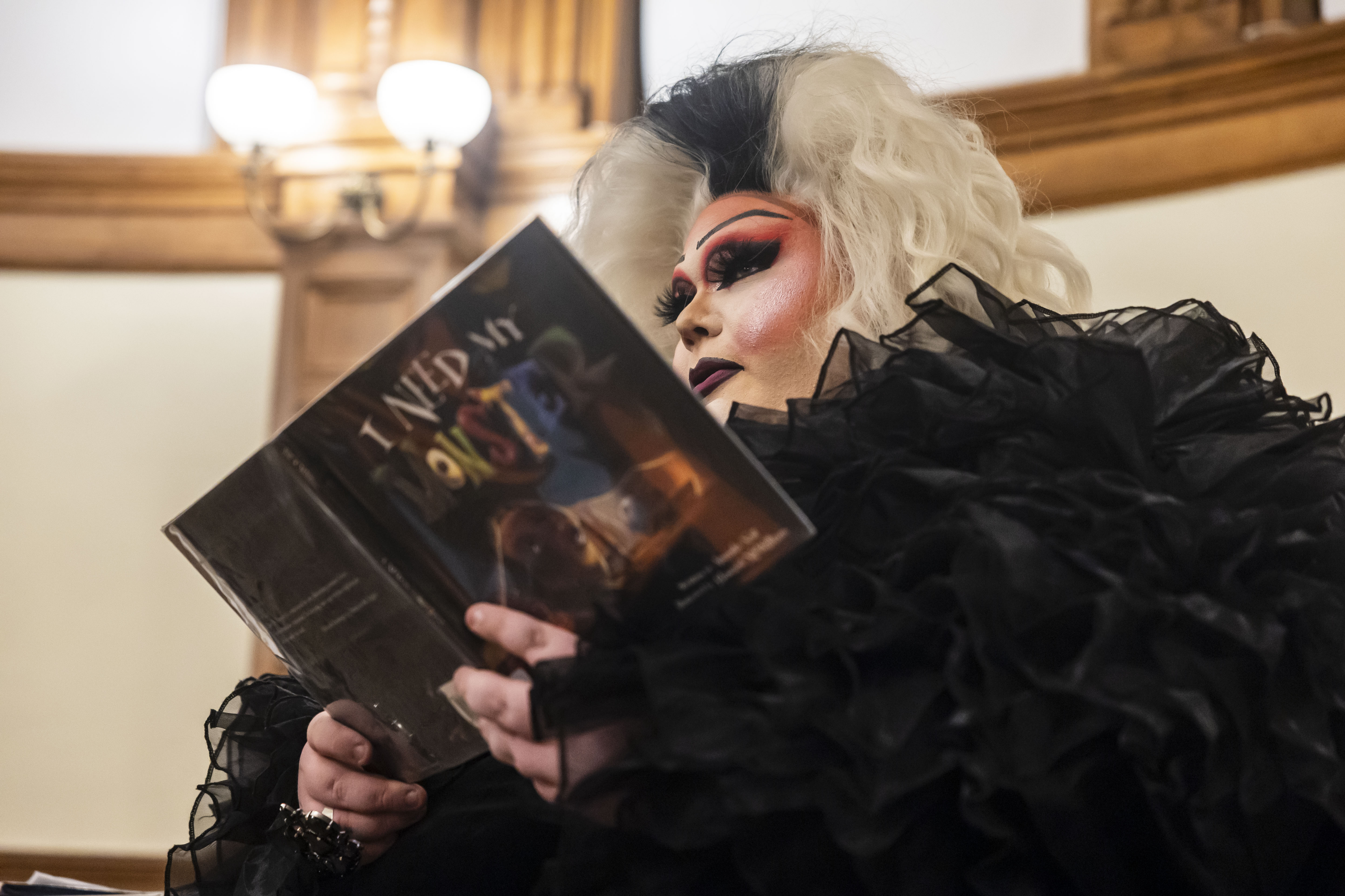 Saginaw’s Hoyt Library hosts Halloween Drag Queen Story Hour - mlive.com