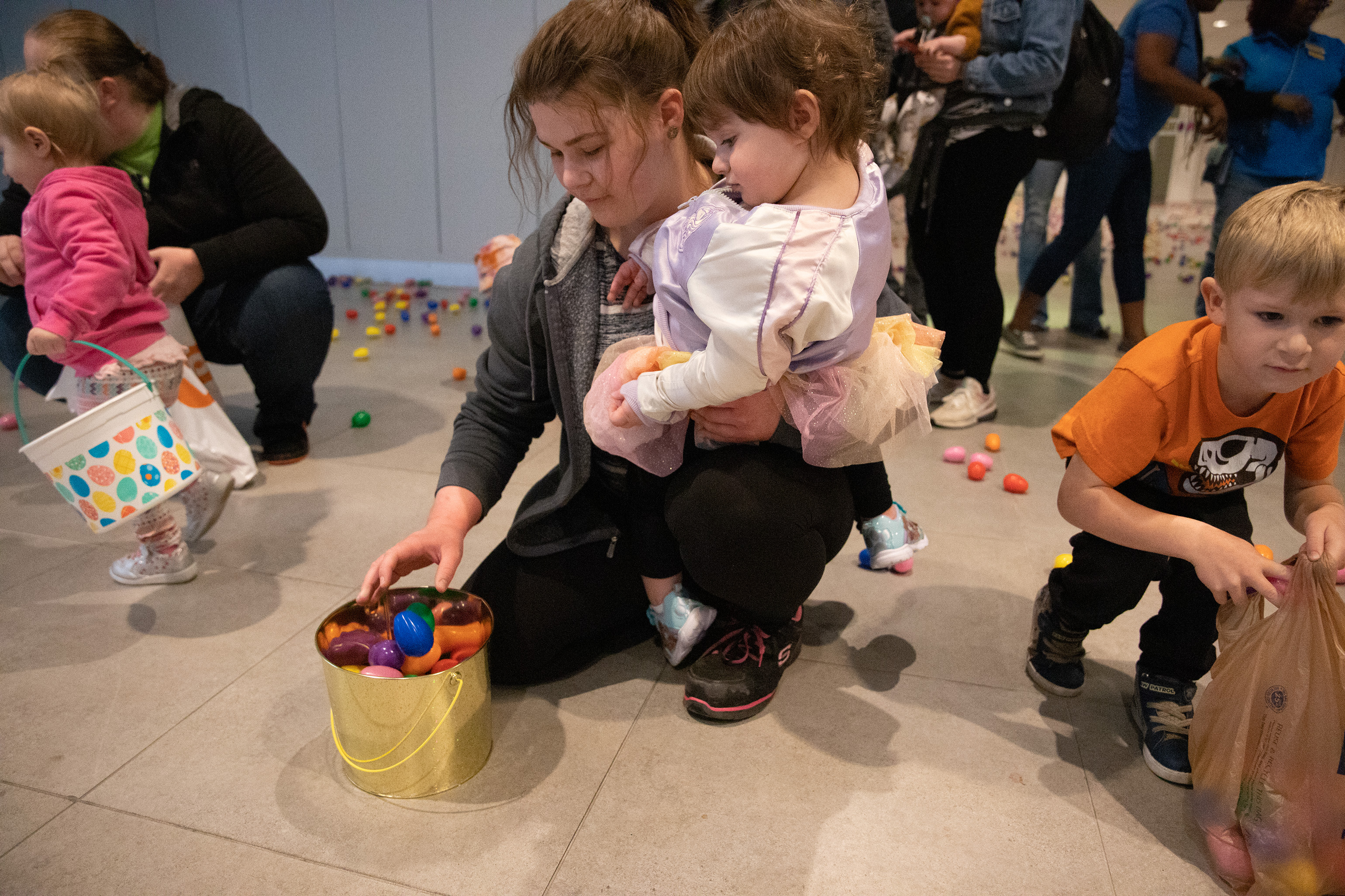 Kids stuff pockets with candy at Egg Hunt Eggstravaganza, News