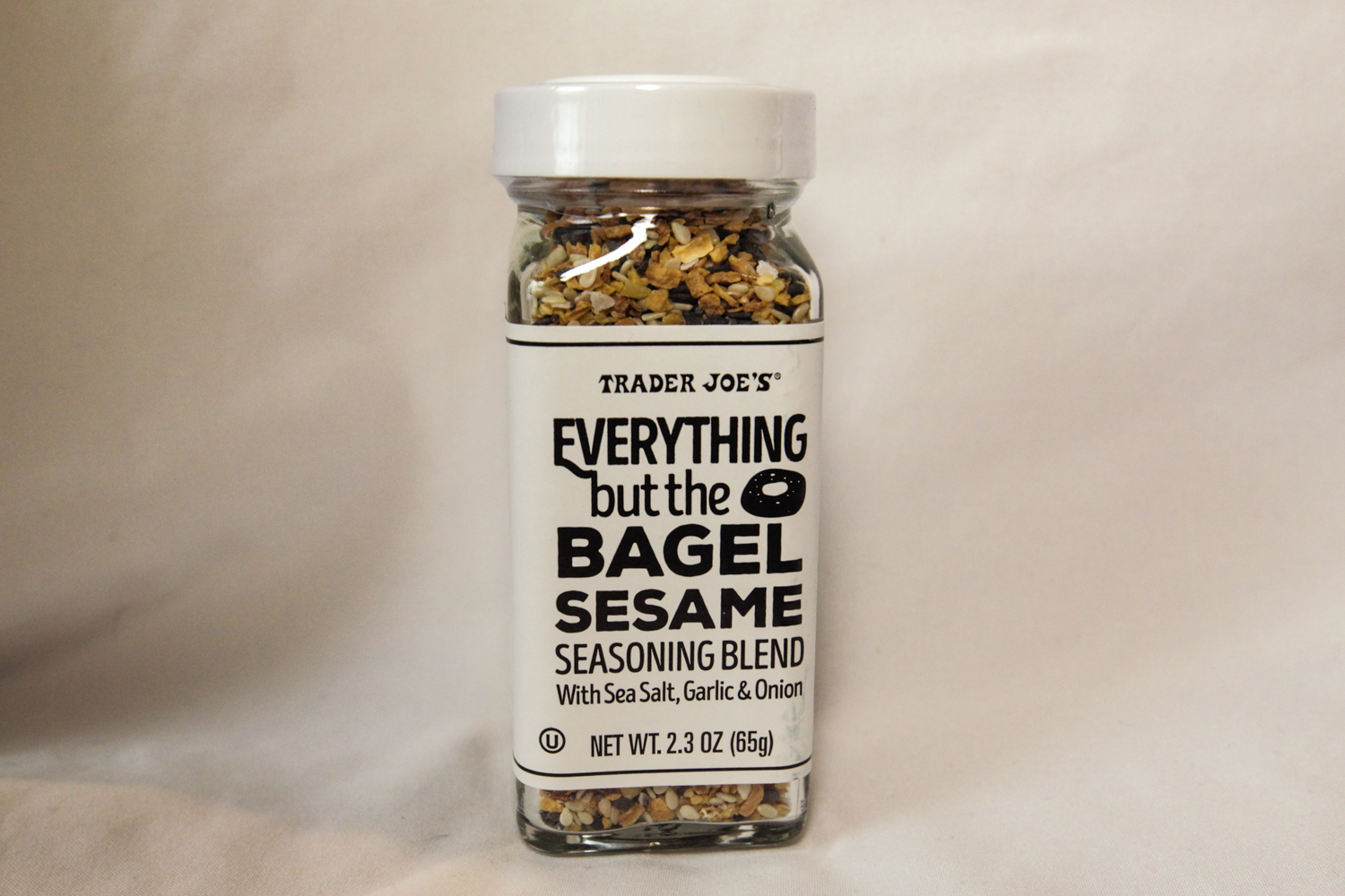 Trader Joes Everything But The Bagel Sesame Seasoning Blend 2.3 oz 65 G - Pack of 4