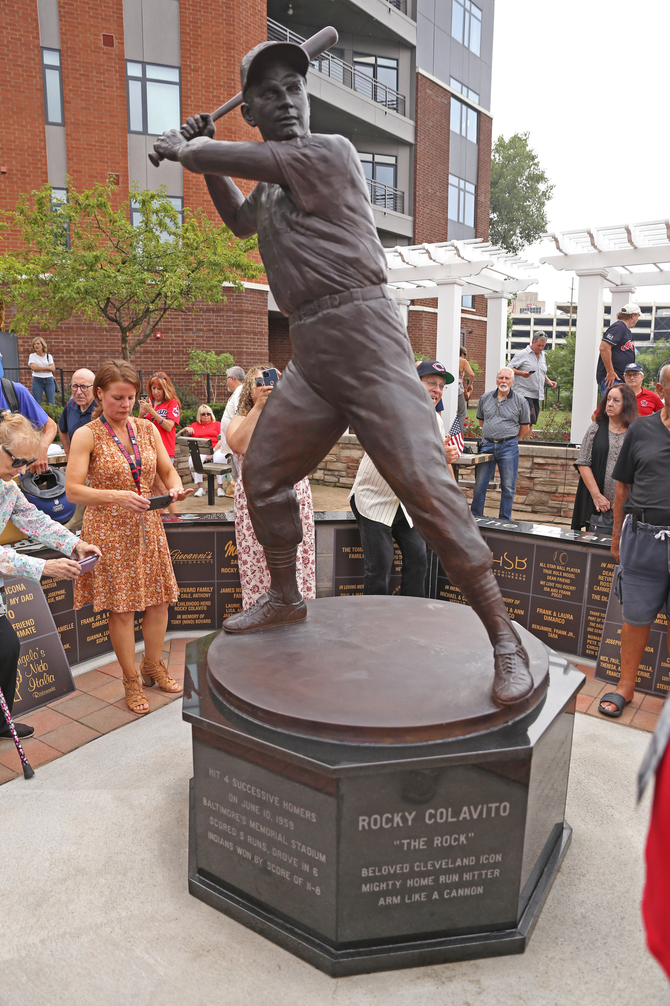 Cleveland Indians' legend Rocky Colavito honored with statue in