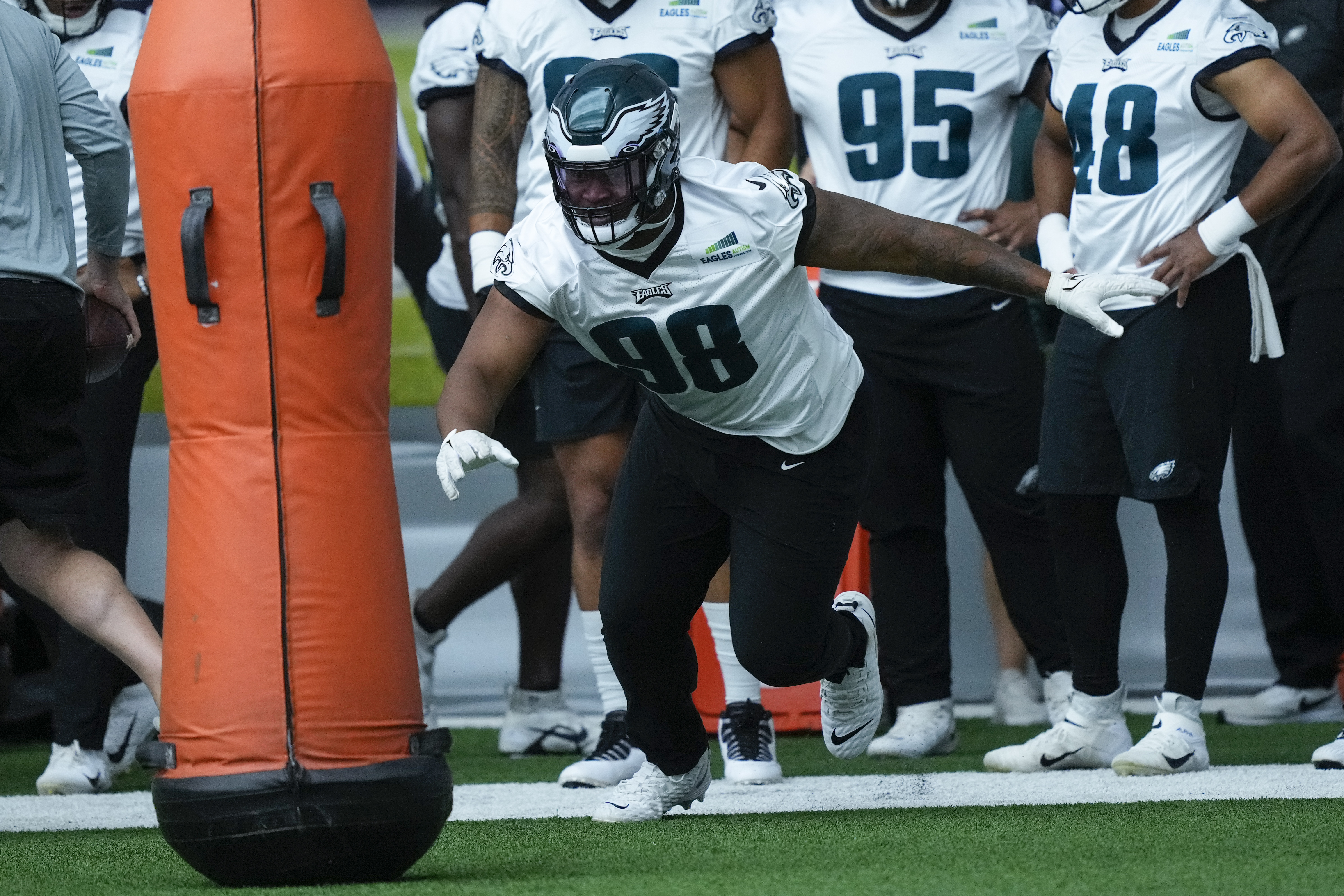 Eagles Pro Bowl defensive end 'generating interest' as free agent