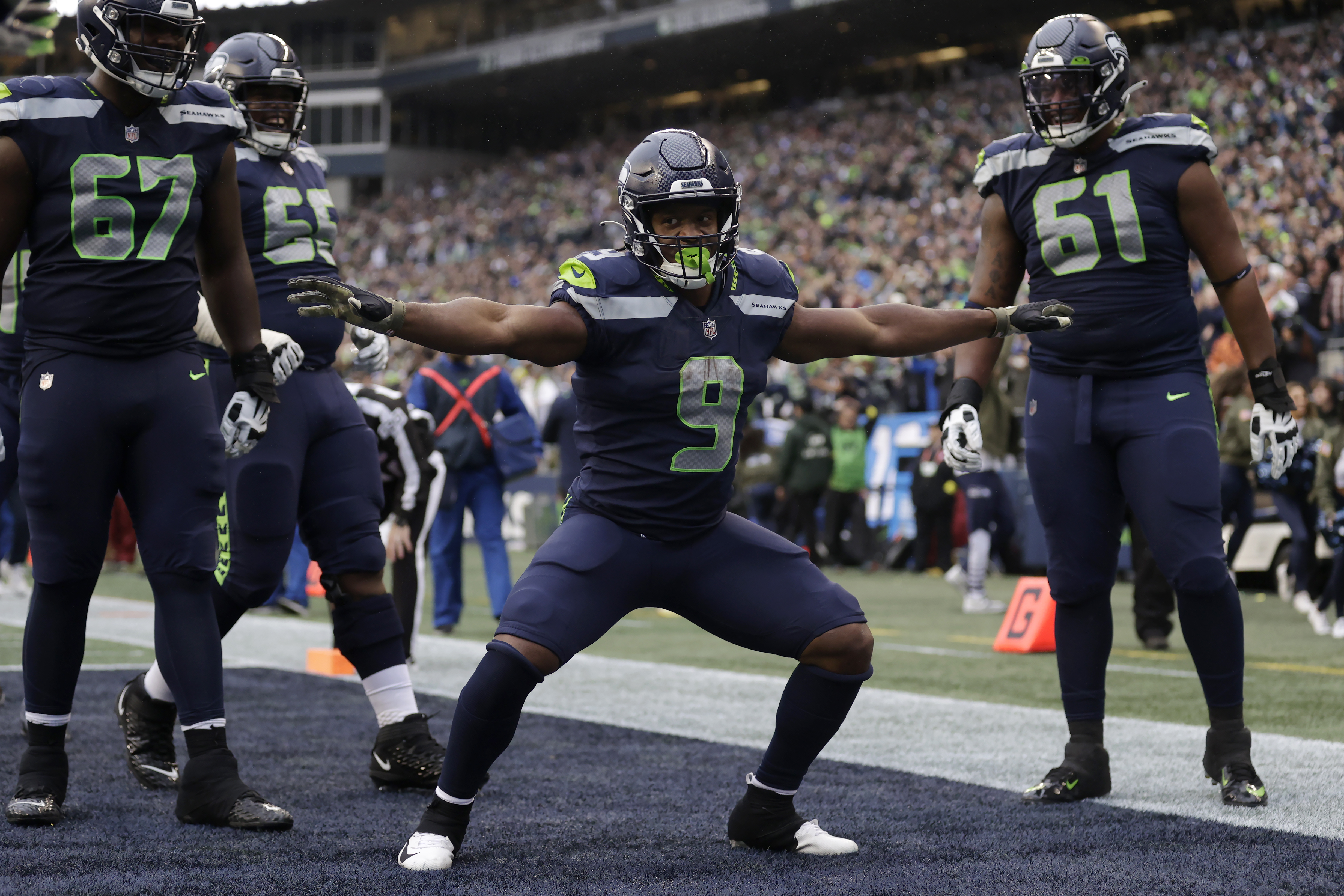 Geno Smith's 2nd TD pass to Tyler Lockett lifts the Seahawks to a