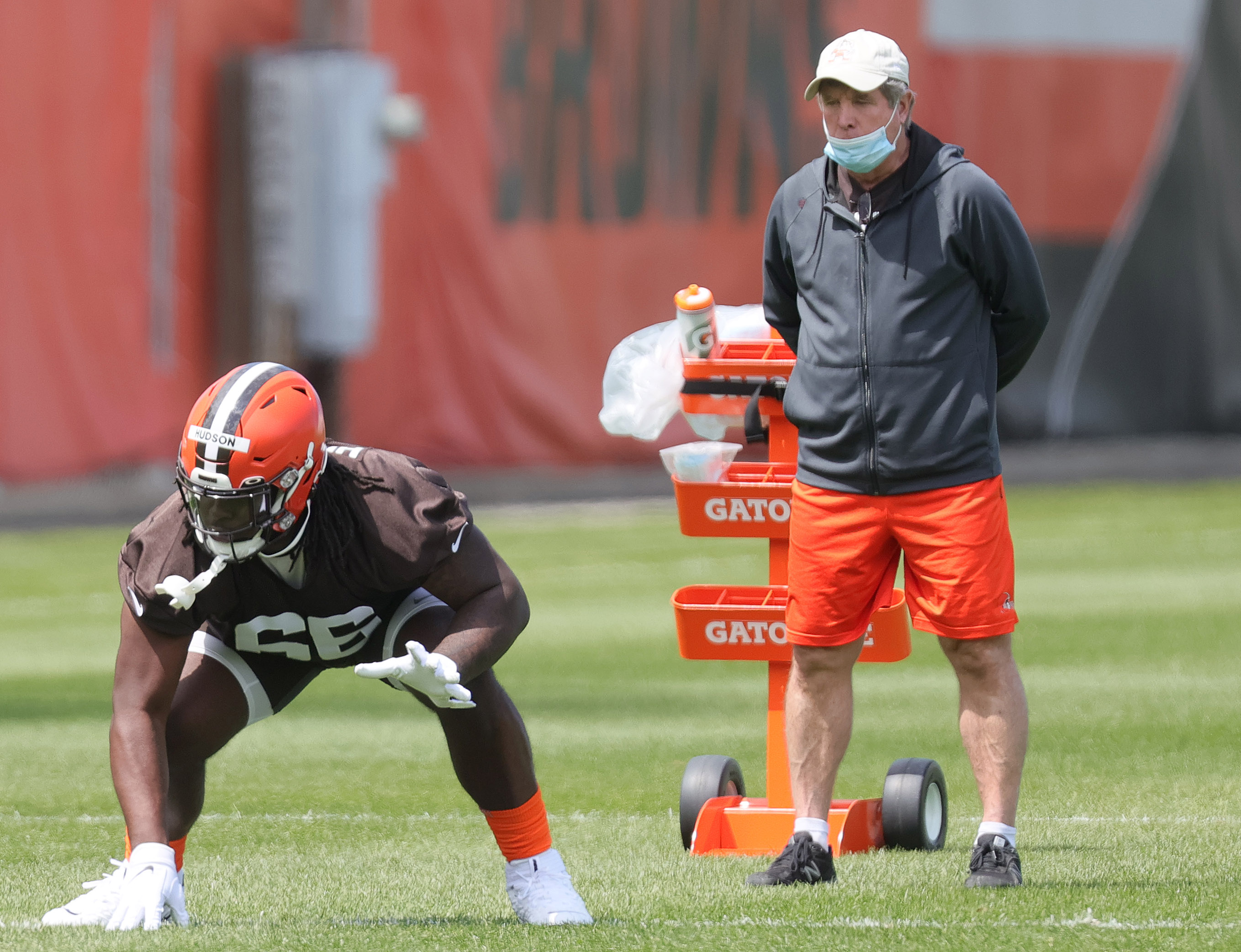 Cleveland Browns rookie James Hudson, Joe Thomas develop relationship