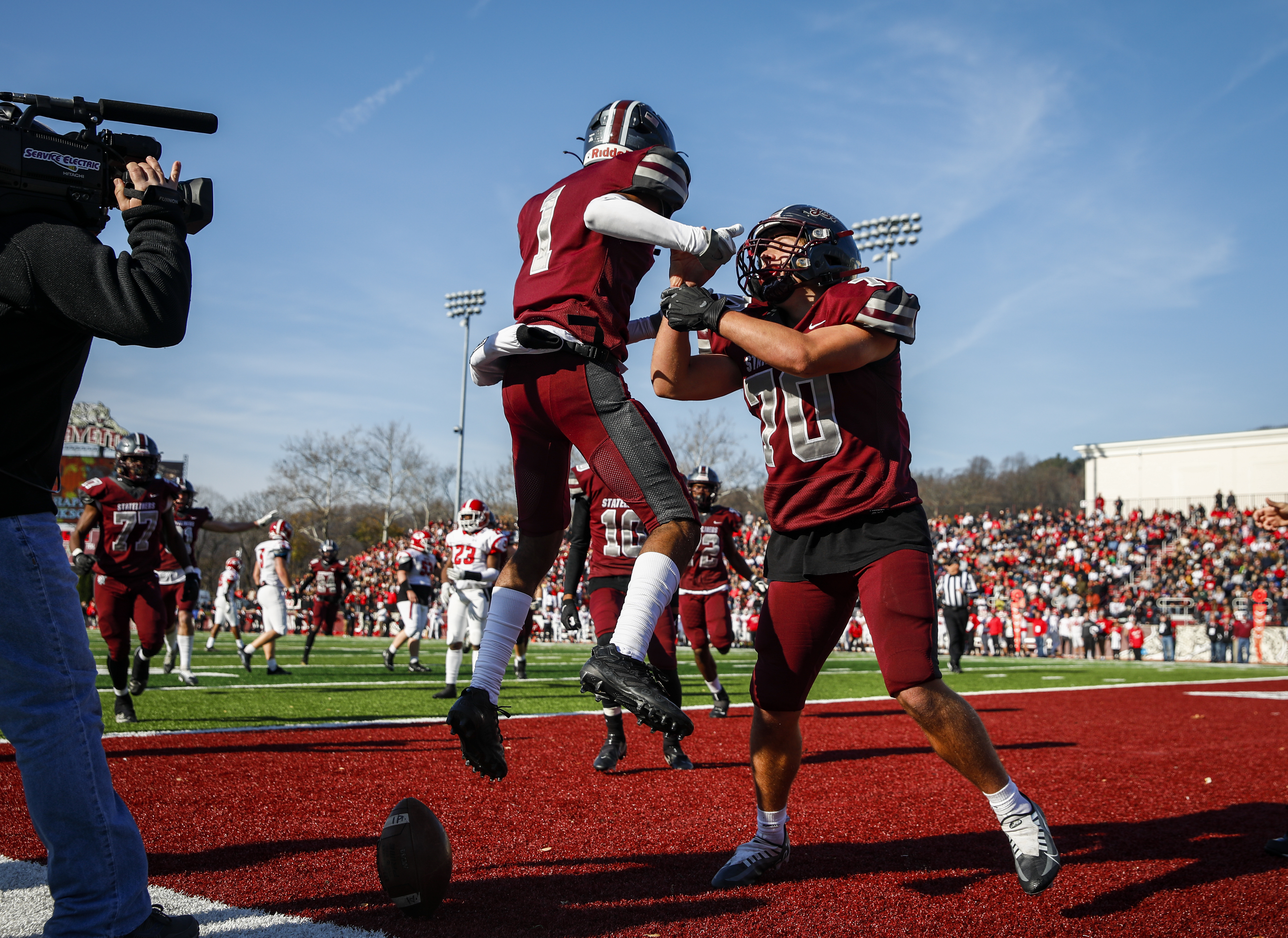 Thanksgiving Slate Features Five Winning Football Teams - Bloomberg