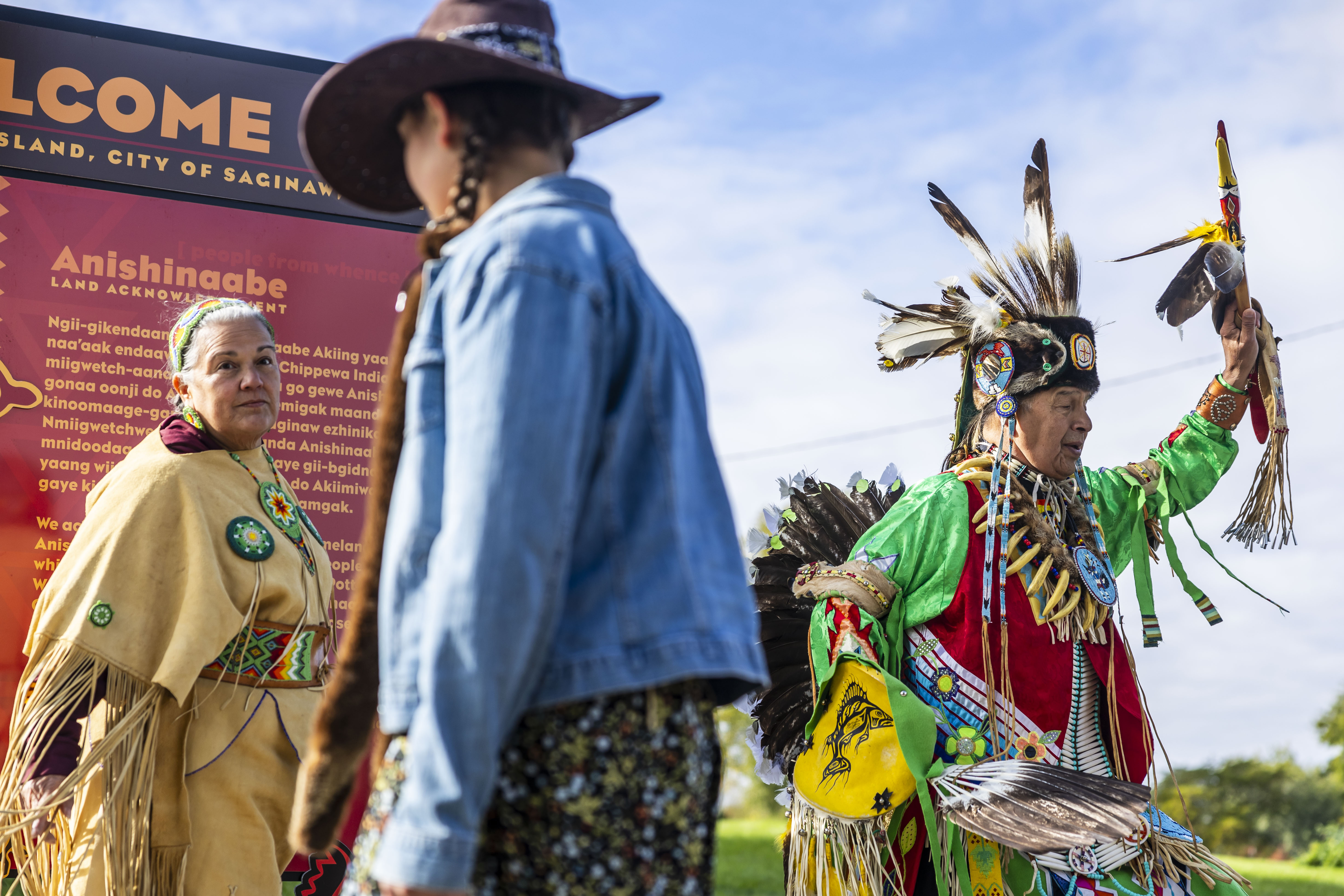 Watch Saginaw Chippewa Indian Tribe perform powwow dance at