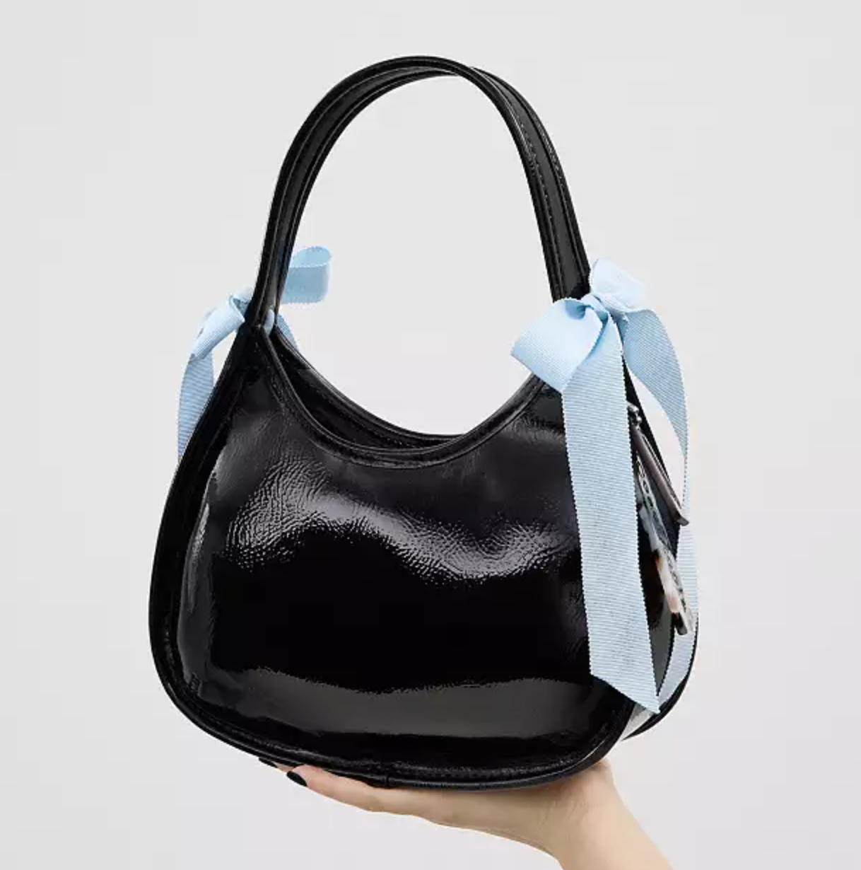 This iconic 90s-inspired bag is becoming popular thanks to Gen Z