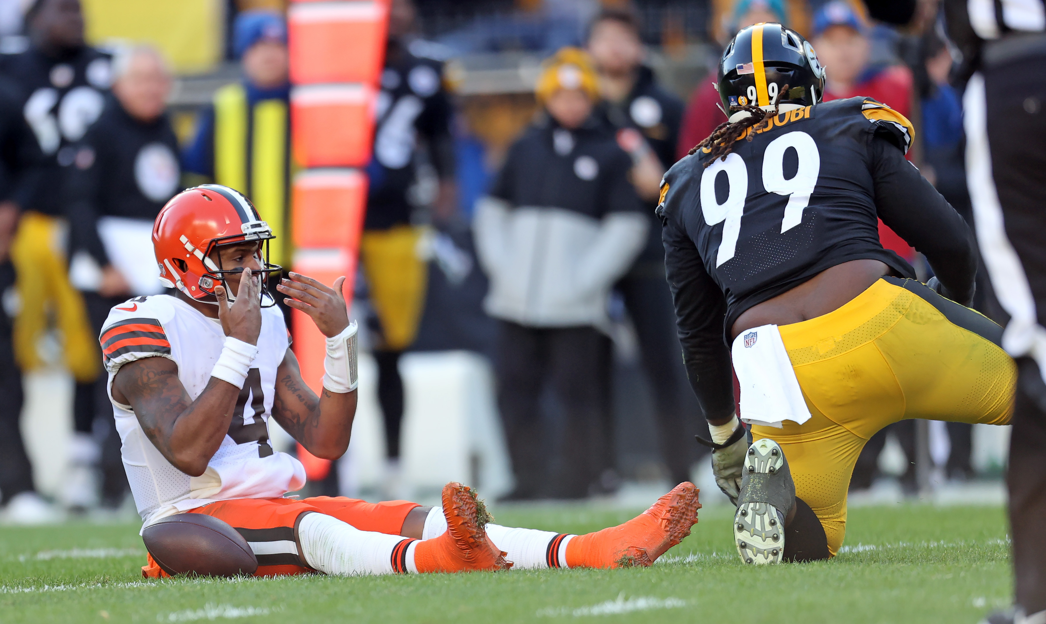 Pittsburgh Steelers defensive tackle Larry Ogunjobi (99) walks off of