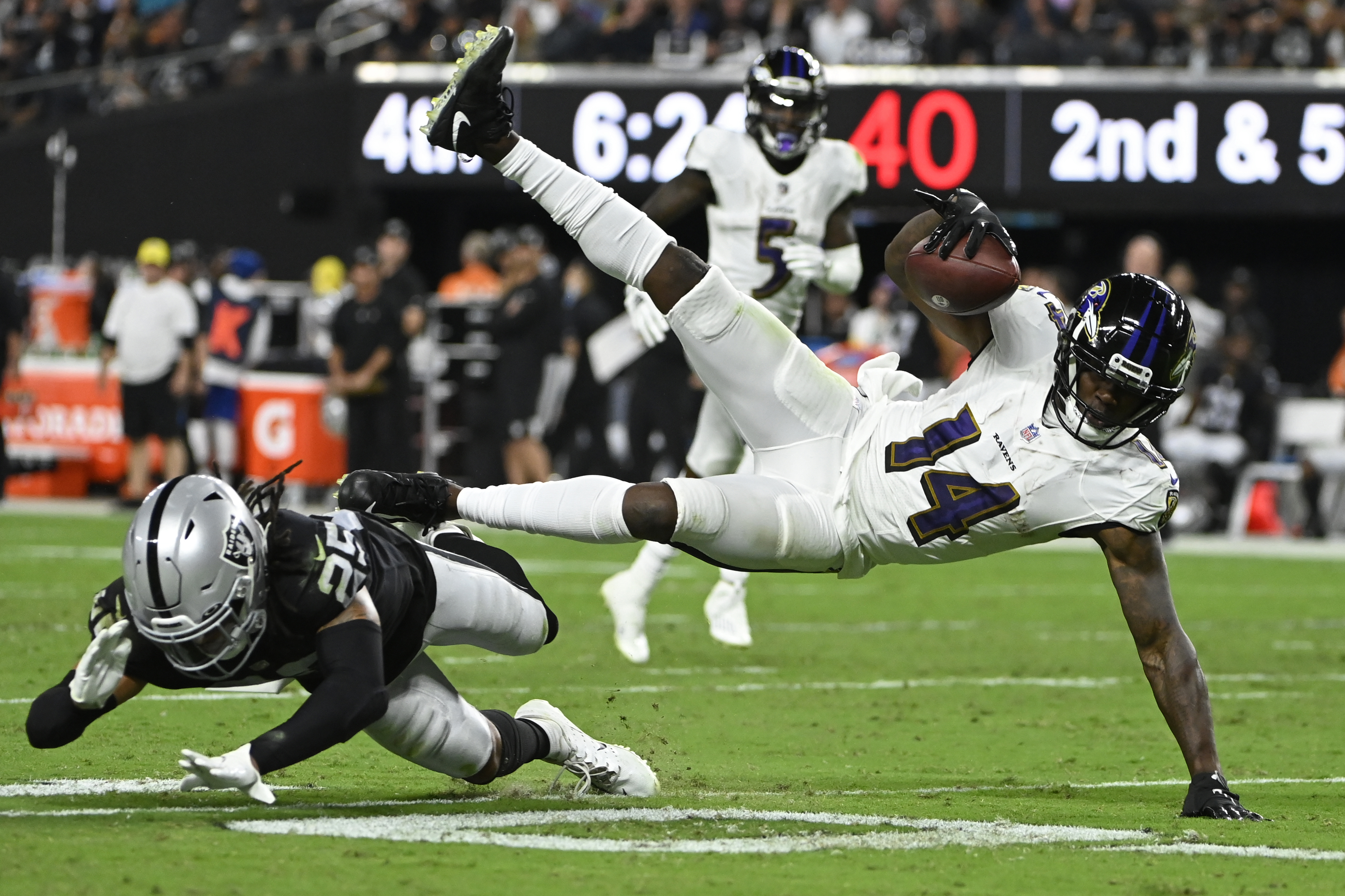 Baltimore Ravens 27-33 Las Vegas Raiders: Derek Carr's walk-off touchdown  pass to Zay Jones wins it in overtime, NFL News