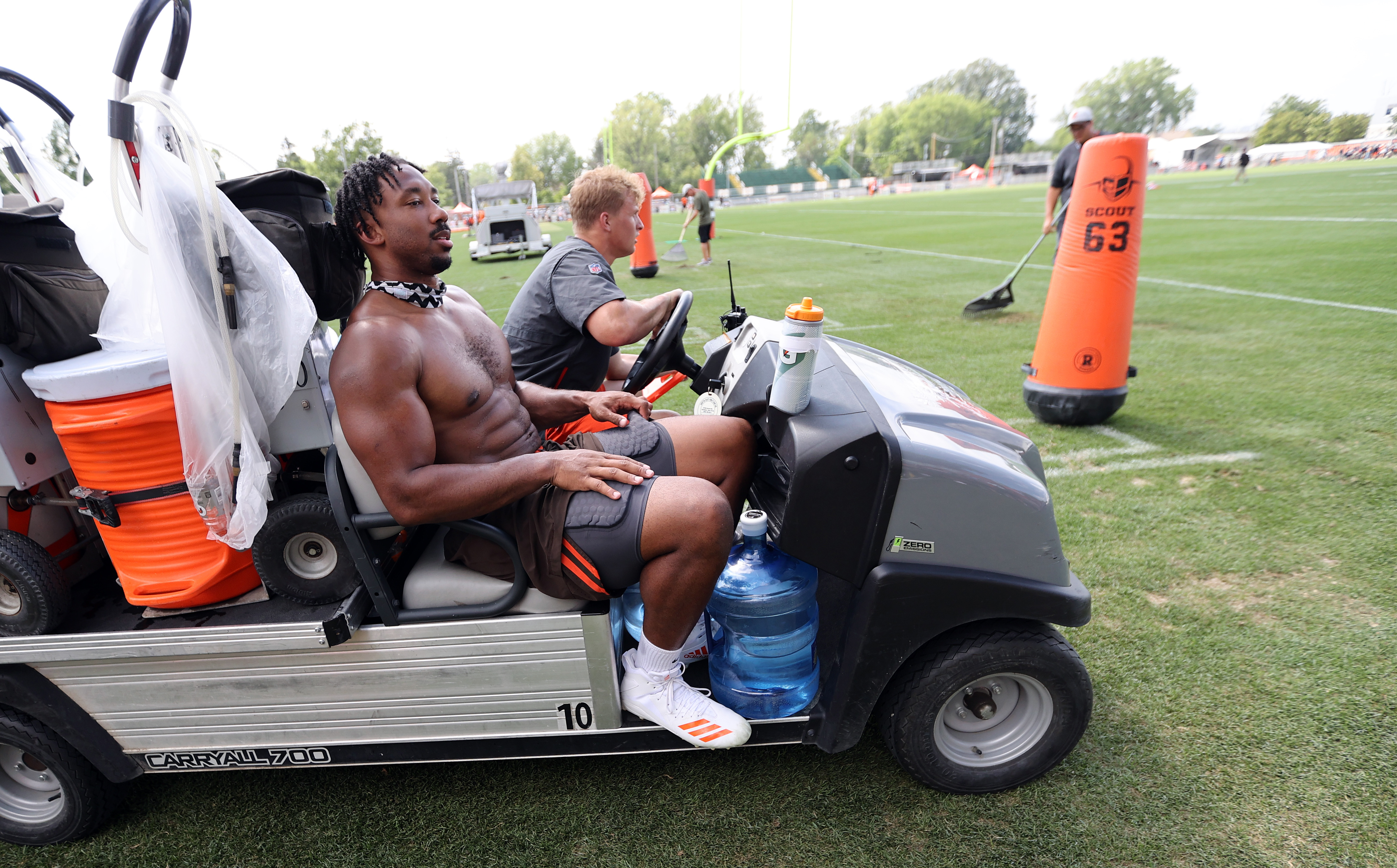 Cleveland Browns defensive end Myles Garrett walks off the field after  drills at the NFL football team's practice facility Wednesday, June 7,  2023, in Berea, Ohio. (AP Photo/Ron Schwane Stock Photo - Alamy