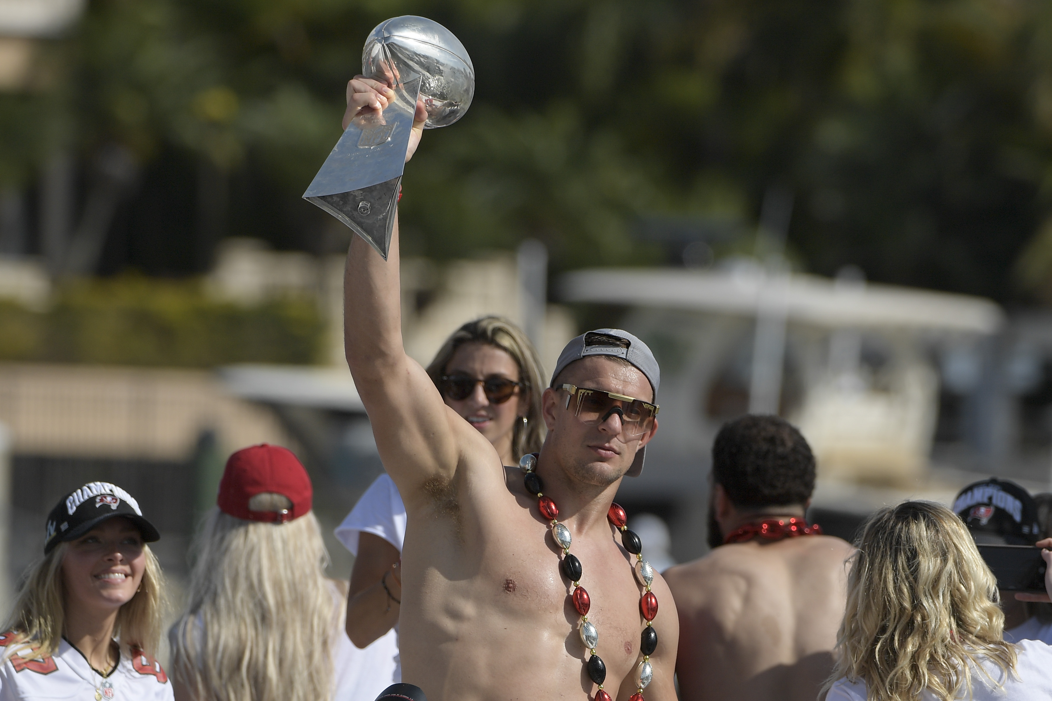 Tom Brady throws Lombardi Trophy from boat during celebratory Super Bowl  parade - NBC2 News