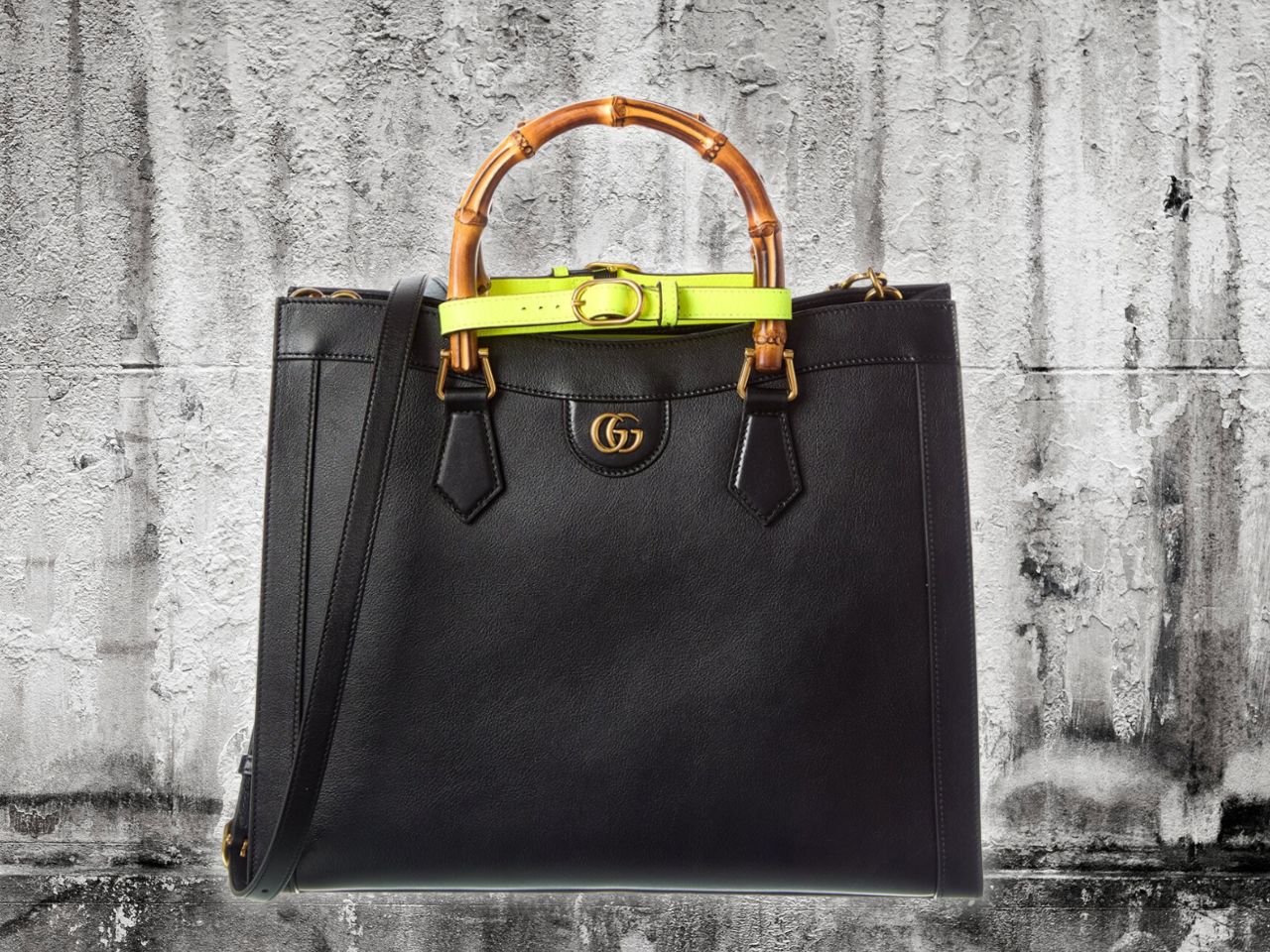 GUCCI ブラック ハンドバッグ ゴールドバックル Y3XJ2NG3SZEMVAKN45XNAAYZQI.jpg