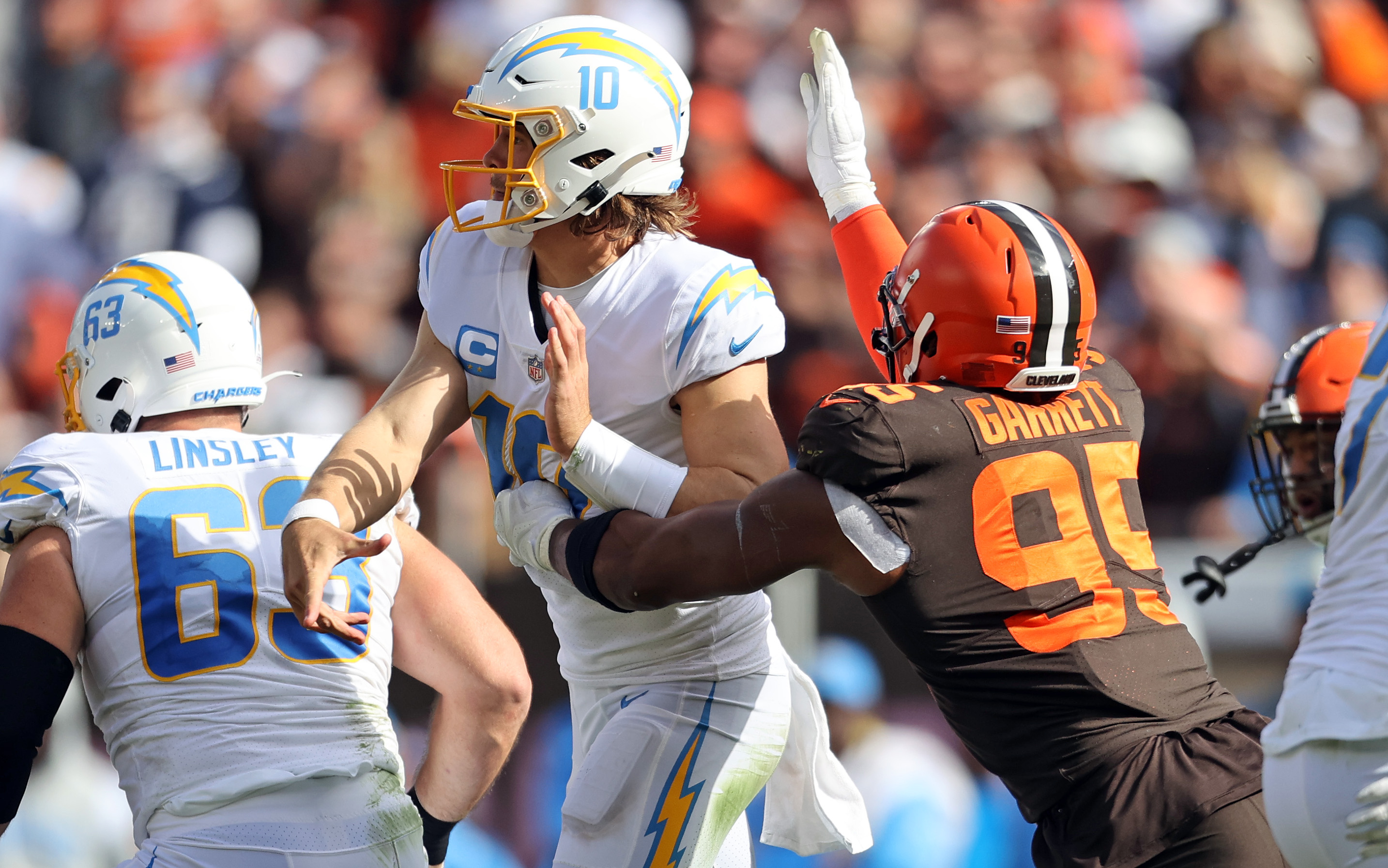 Herbert's 398 yards, Ekeler 3 TDs lead Chargers over Browns