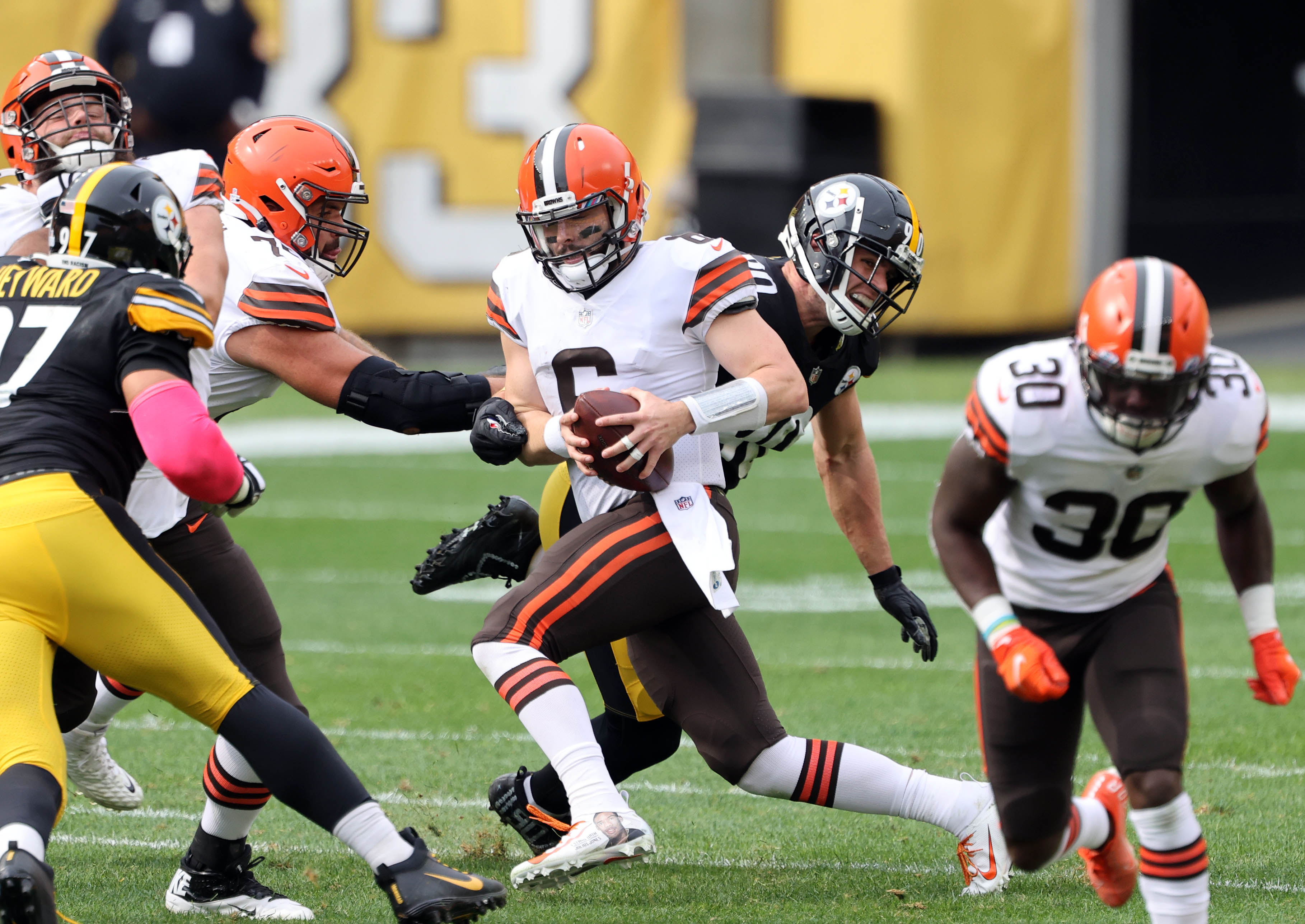 Browns offensive line plays worst game at worst time against Steelers 