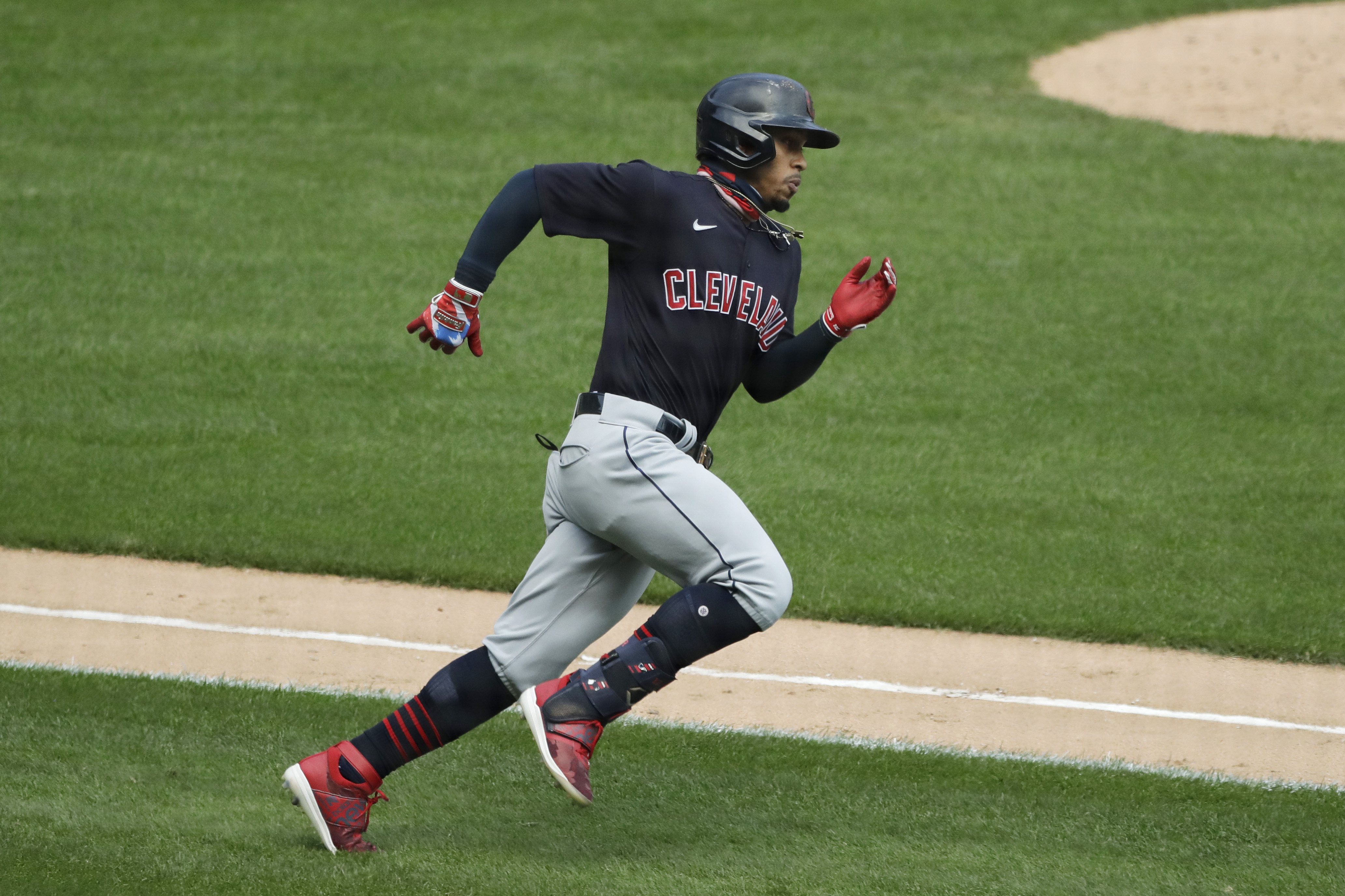 If you were wondering: Yes, Francisco Lindor's hair is still