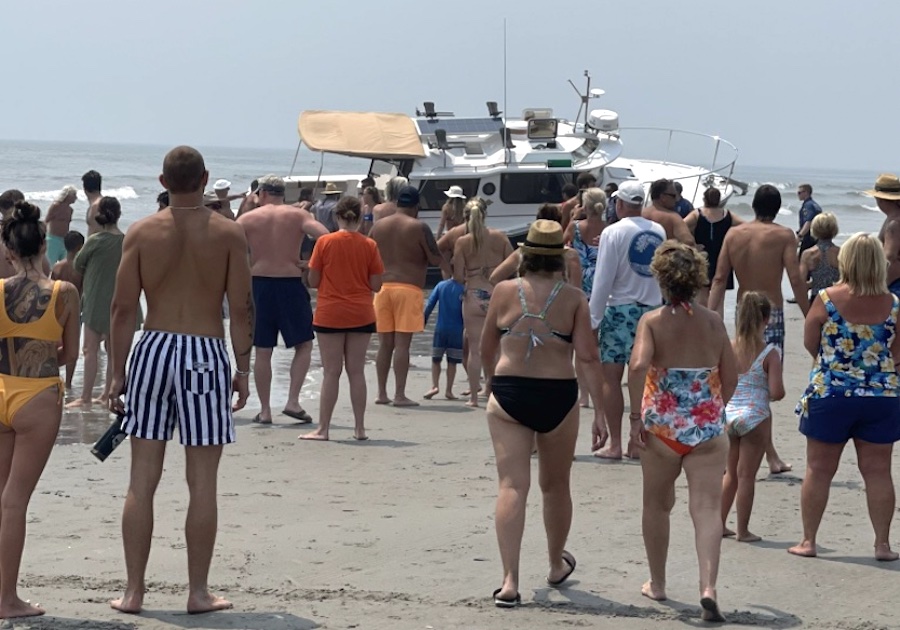 Boat That Ran Aground At High Speed On Jersey Shore Beach Had Mechanical Issue Hit Beach Chairs Nj Com