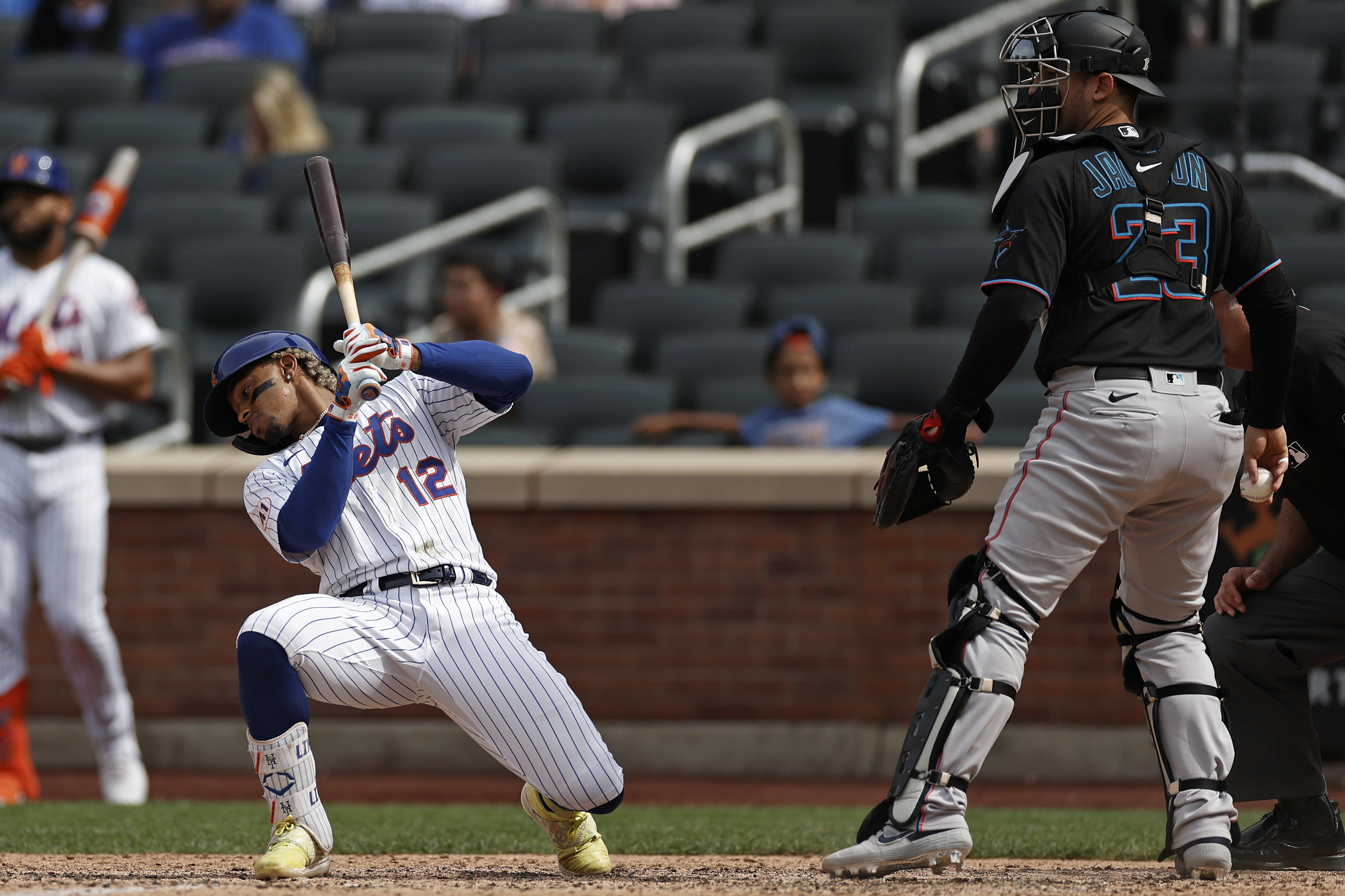 Mets lose to Braves after Taijuan Walker leaves early with back spasms