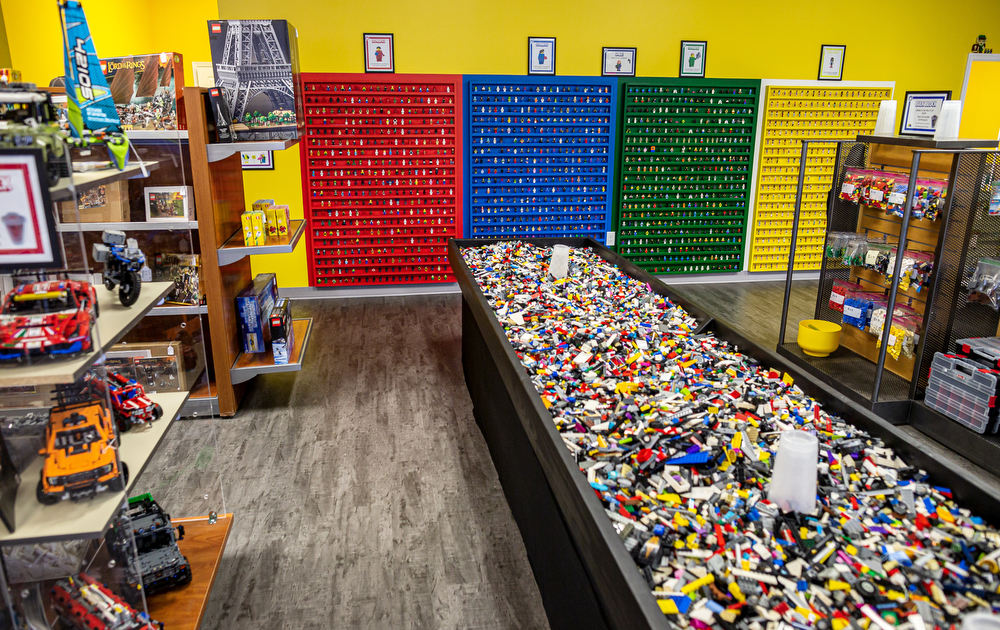 Mand Til sandheden tyk Take a look inside this new central Pa. Lego store - pennlive.com