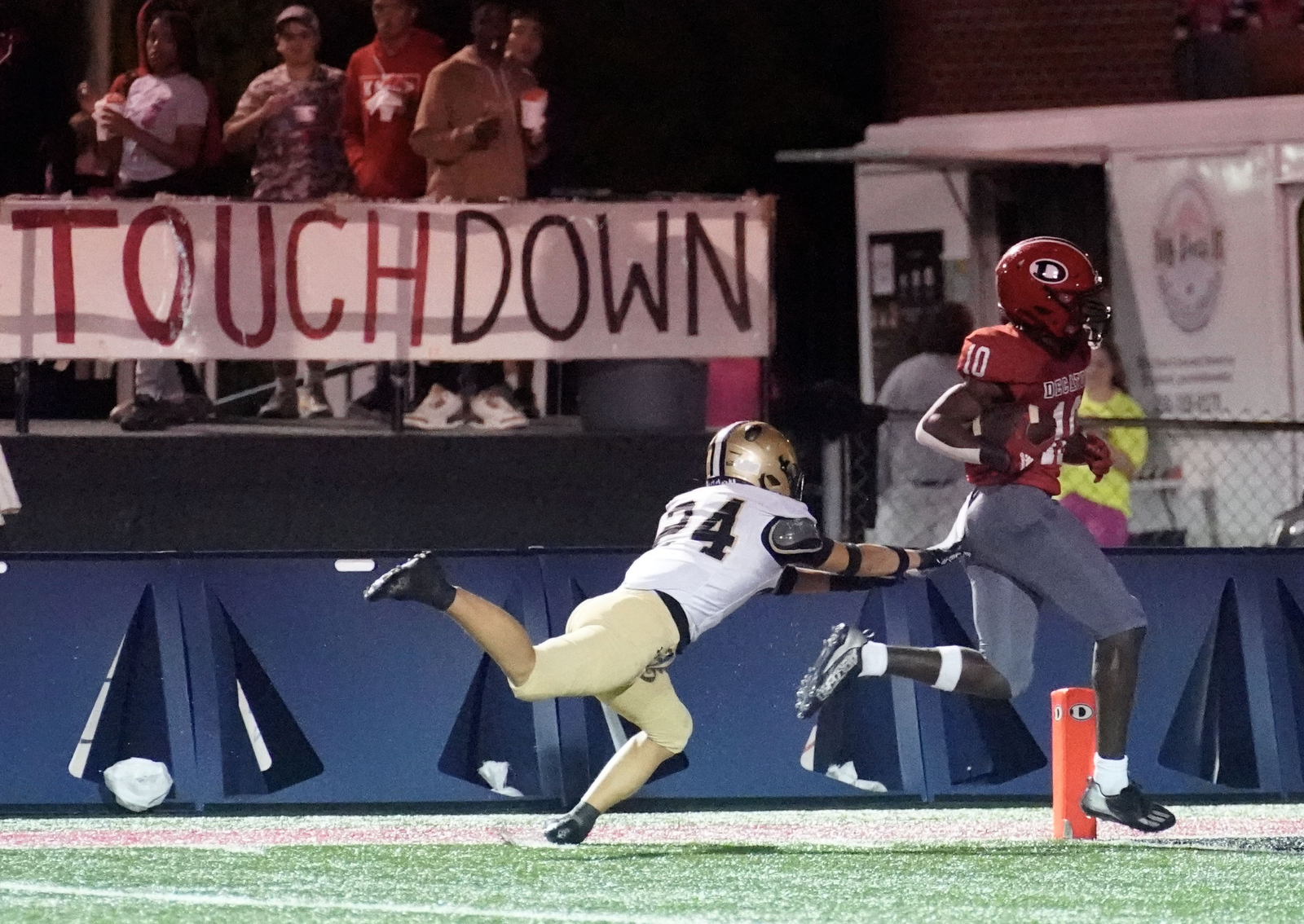 Decatur opens up Friday Night Football with touchdown in the 1st