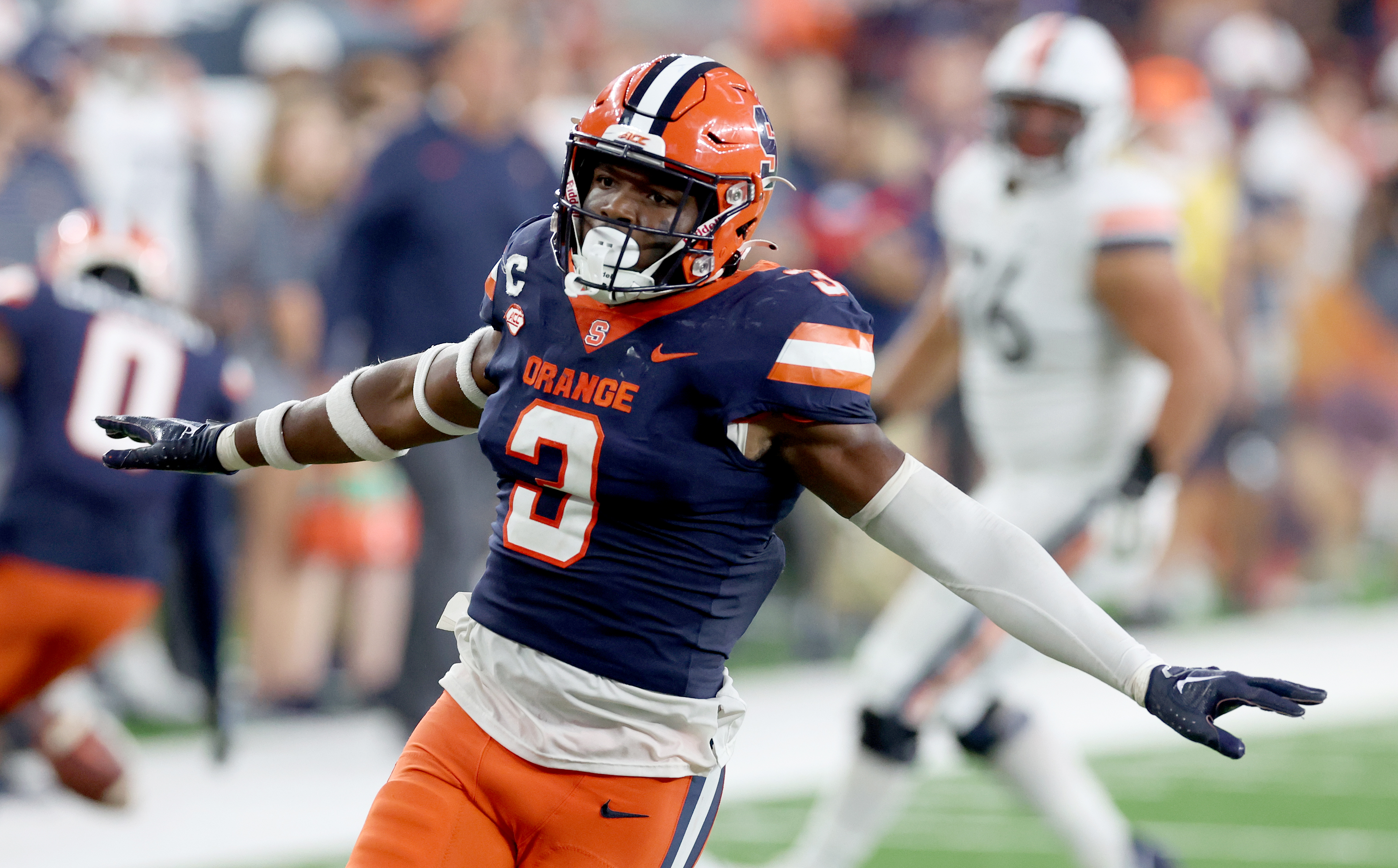 Dontayvion Wicks shakes off tackle, scores TD