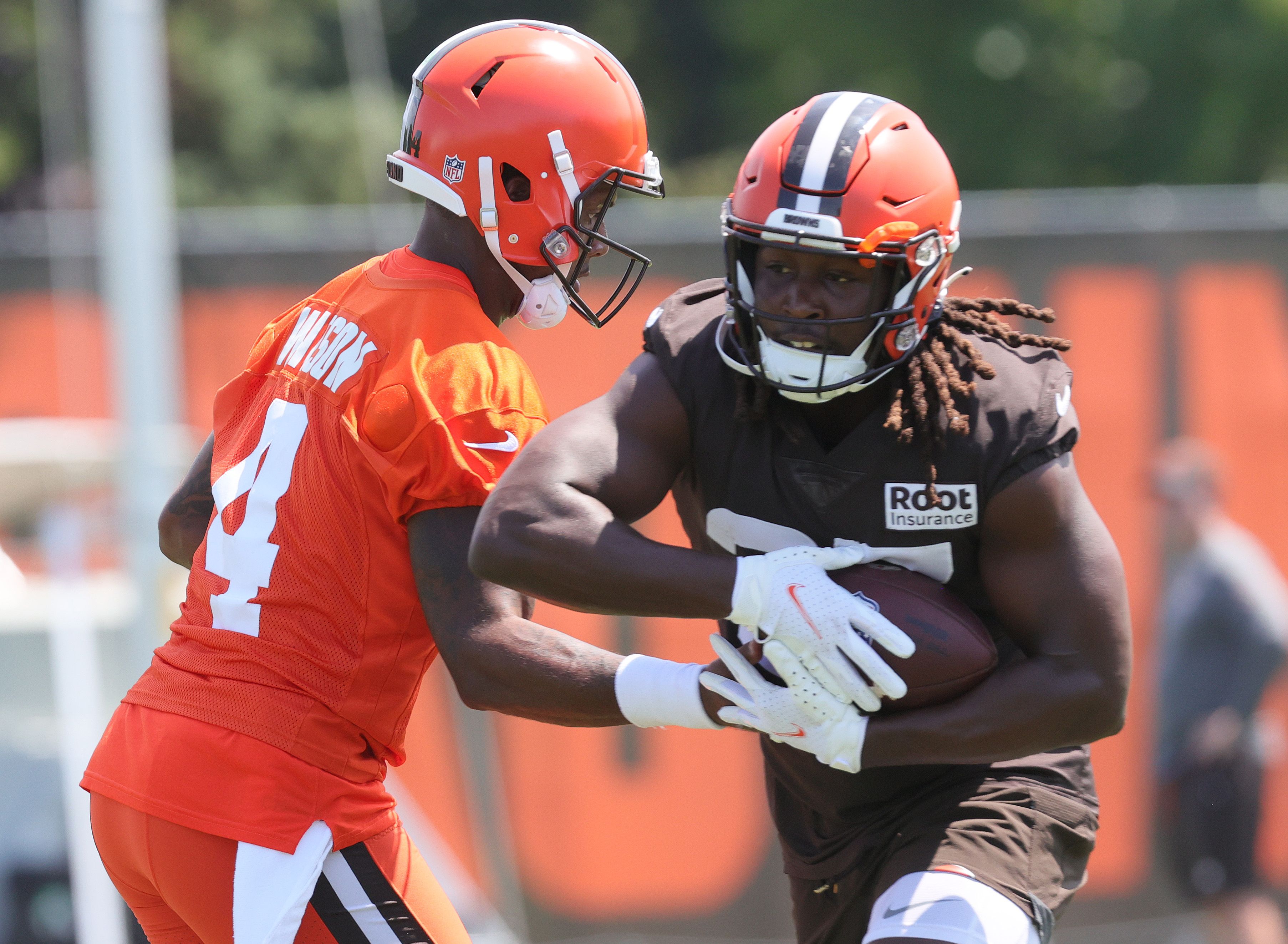 Browns' Kareem Hunt embraces his former head coach after Cleveland falls to  Chiefs in AFC Divisional Round