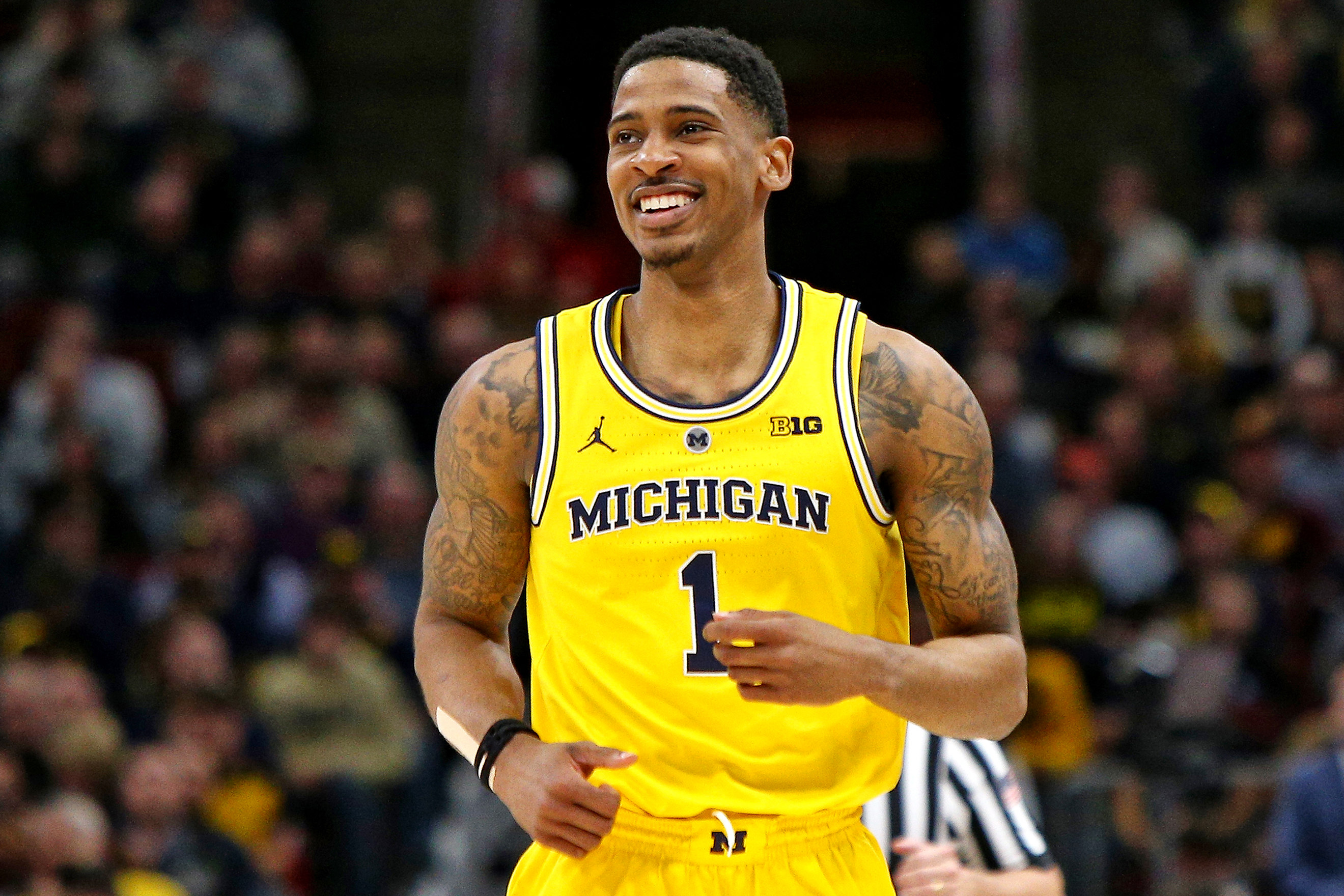 Ex-Michigan basketball player signs with French team 
