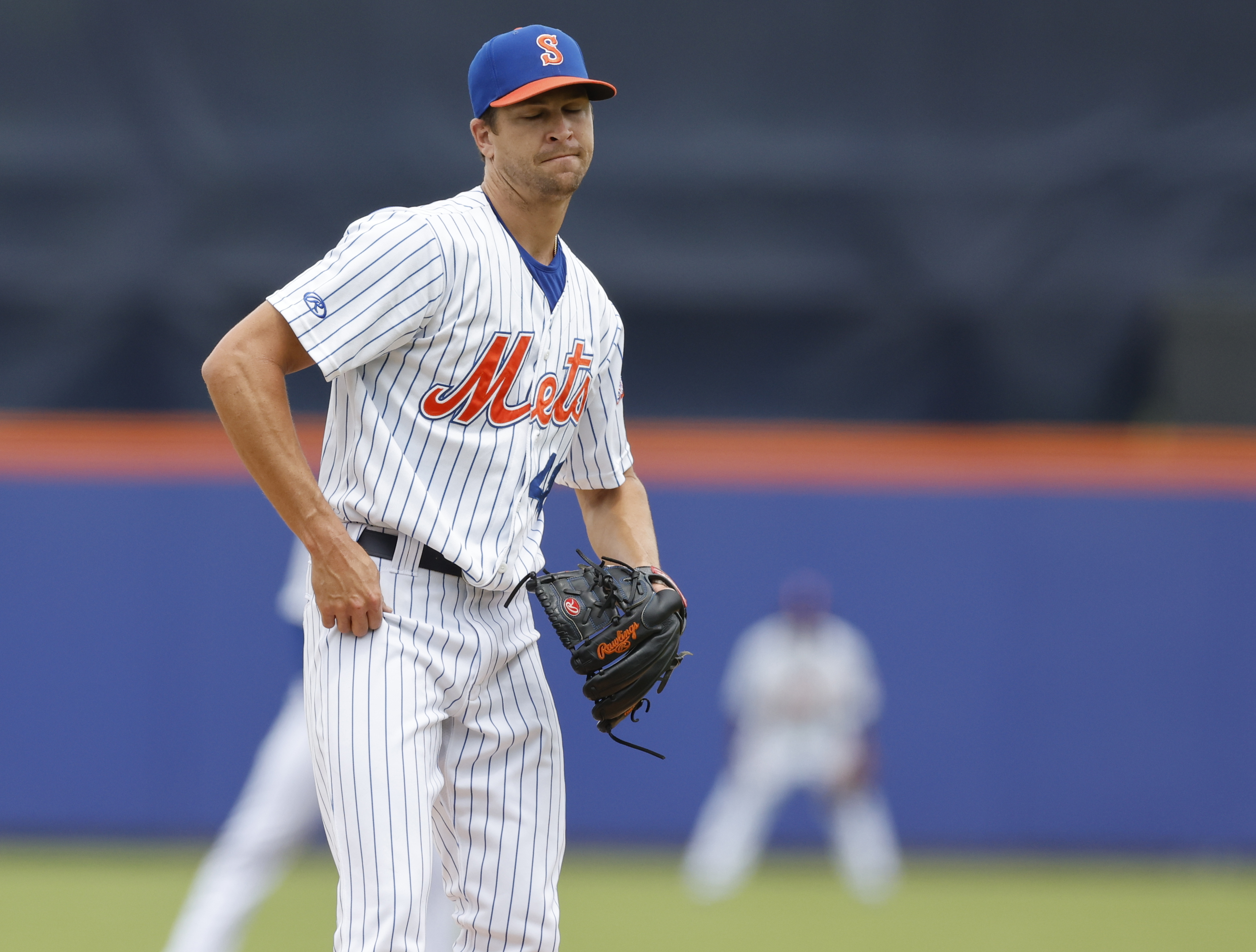 Should Jacob deGrom become a $37 million closer for the Texas Rangers?