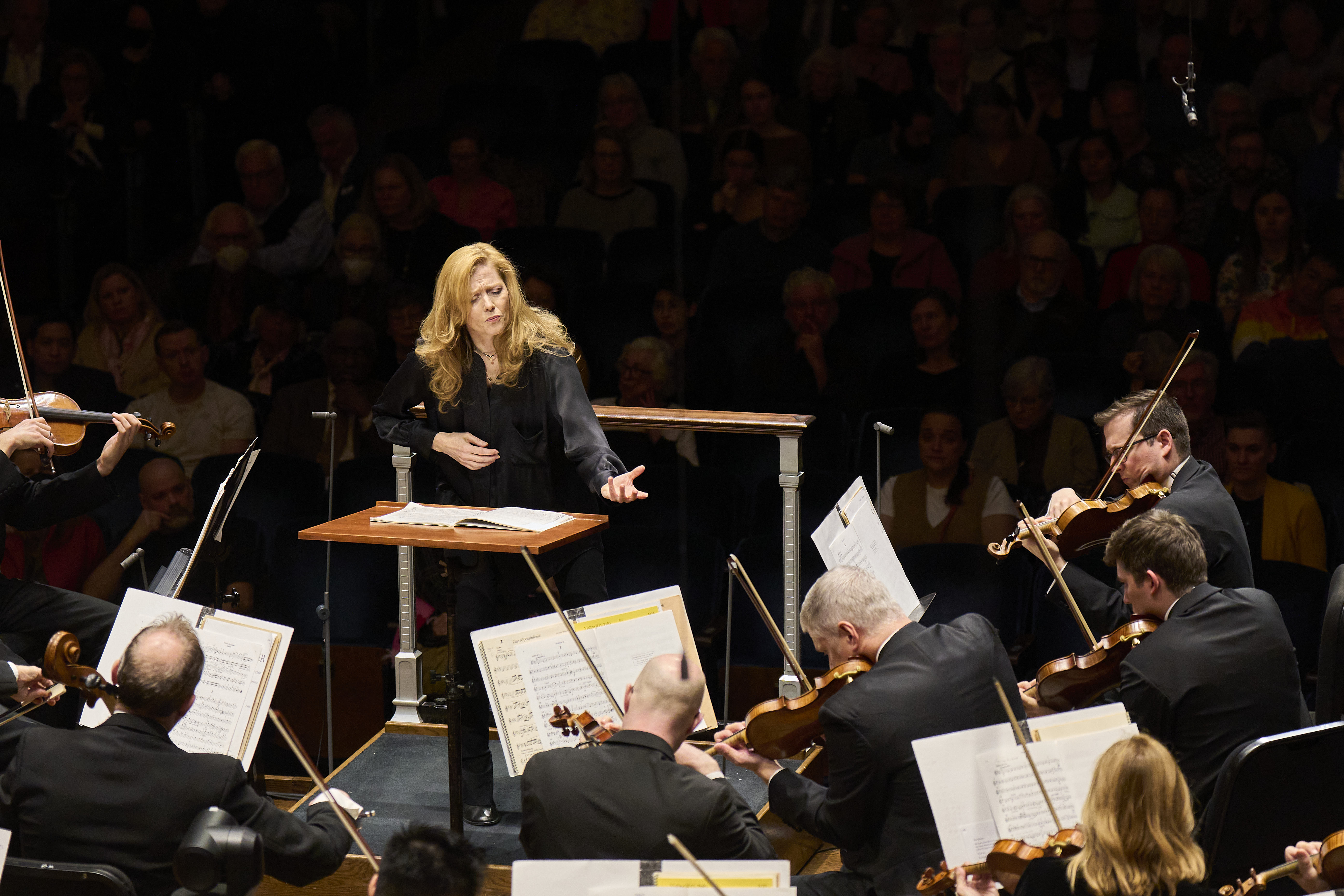 Barbara Hannigan conducts Crumb, Gershwin and more with Cleveland
