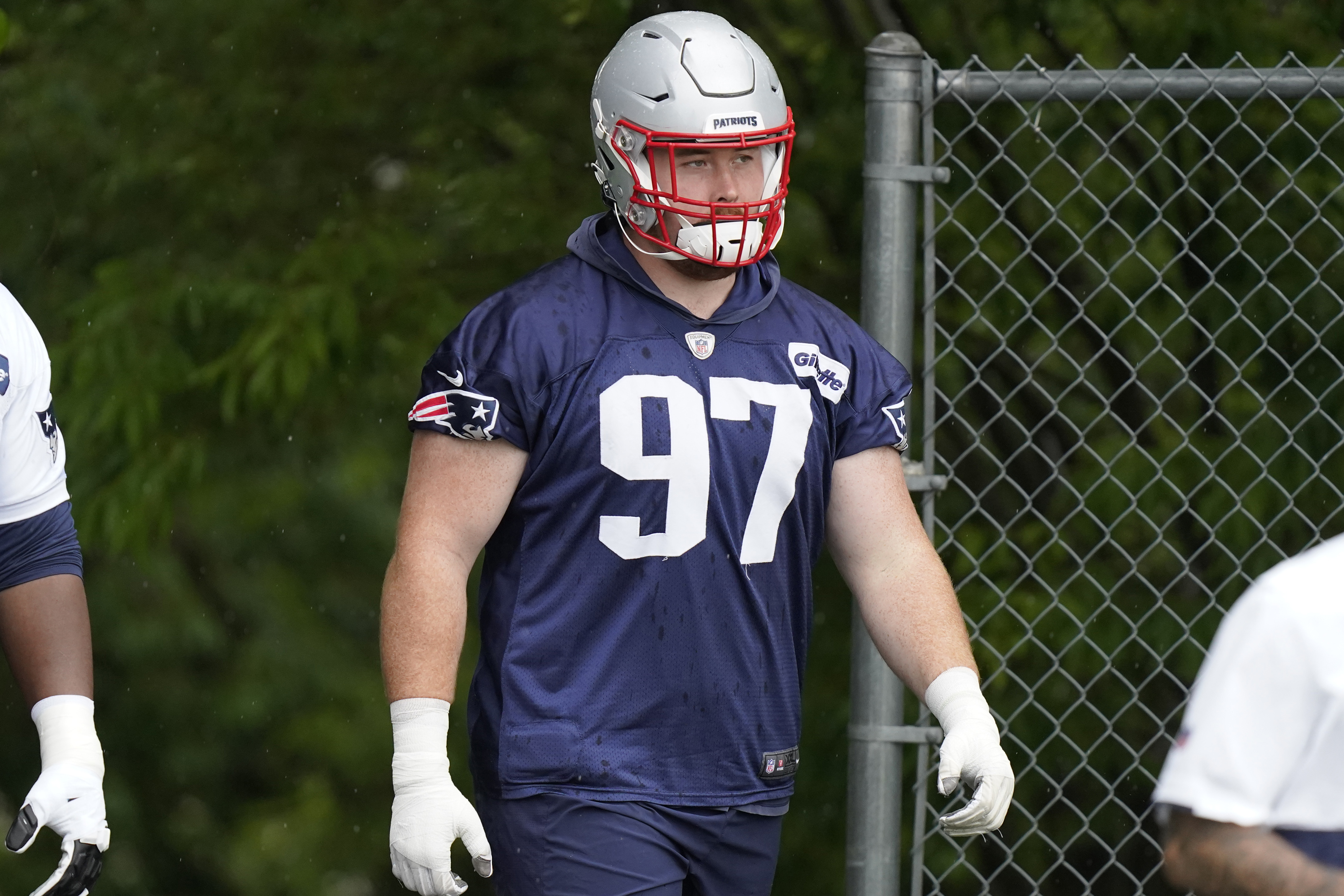 Patriots' Bill Murray 'excited' to emulate Stephen Neal, switch from  defensive to offensive line 