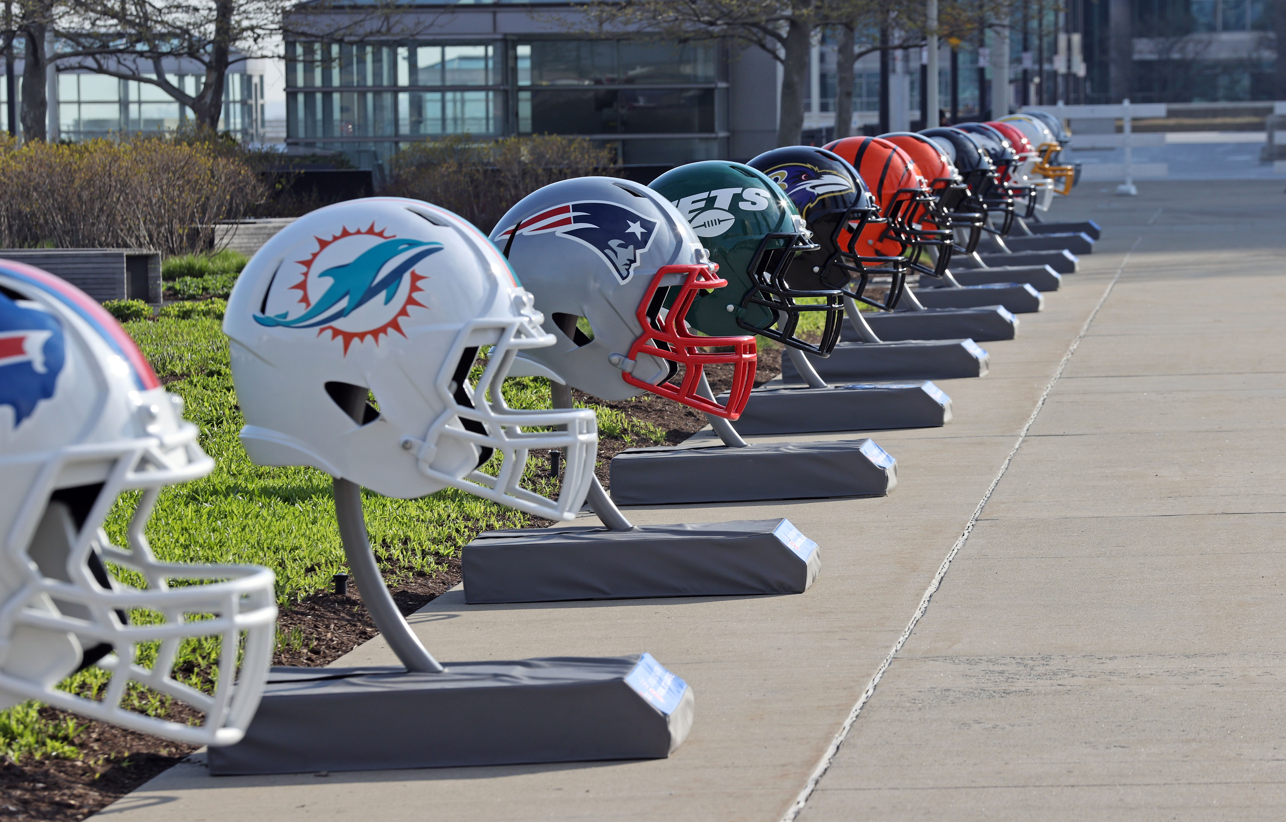 Video: 32 teams' helmets featured in Downtown Cleveland for NFL