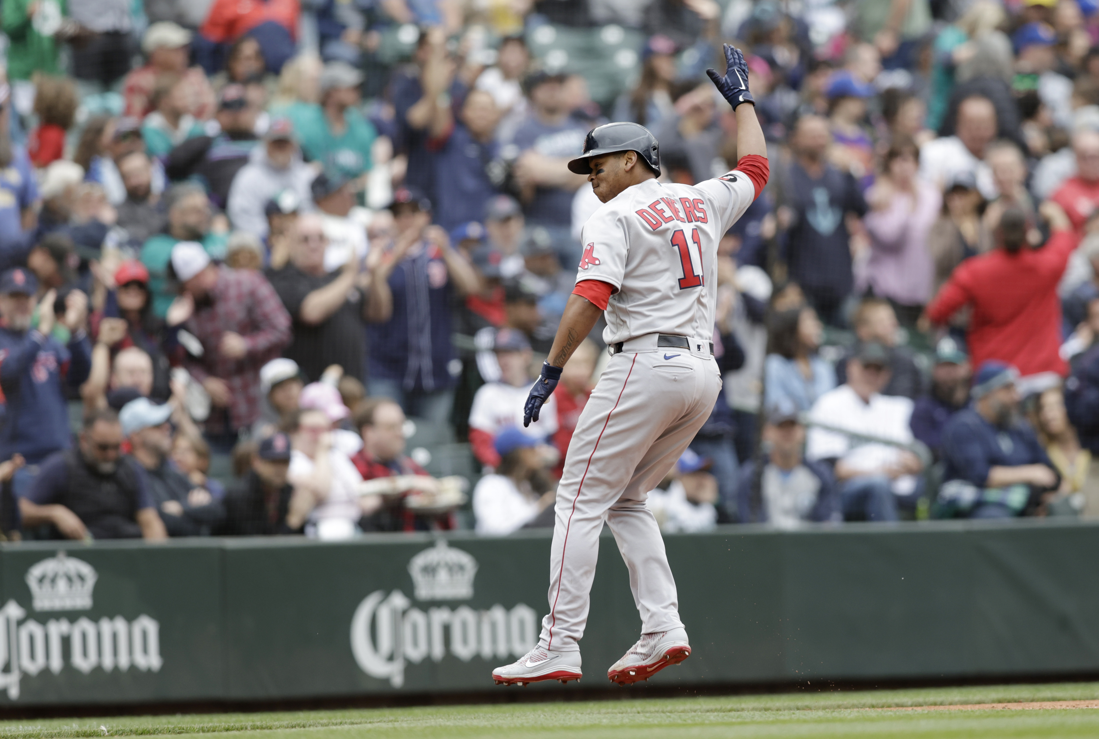 Boston Red Sox's Rafael Devers enjoys two-scoop ice cream cone