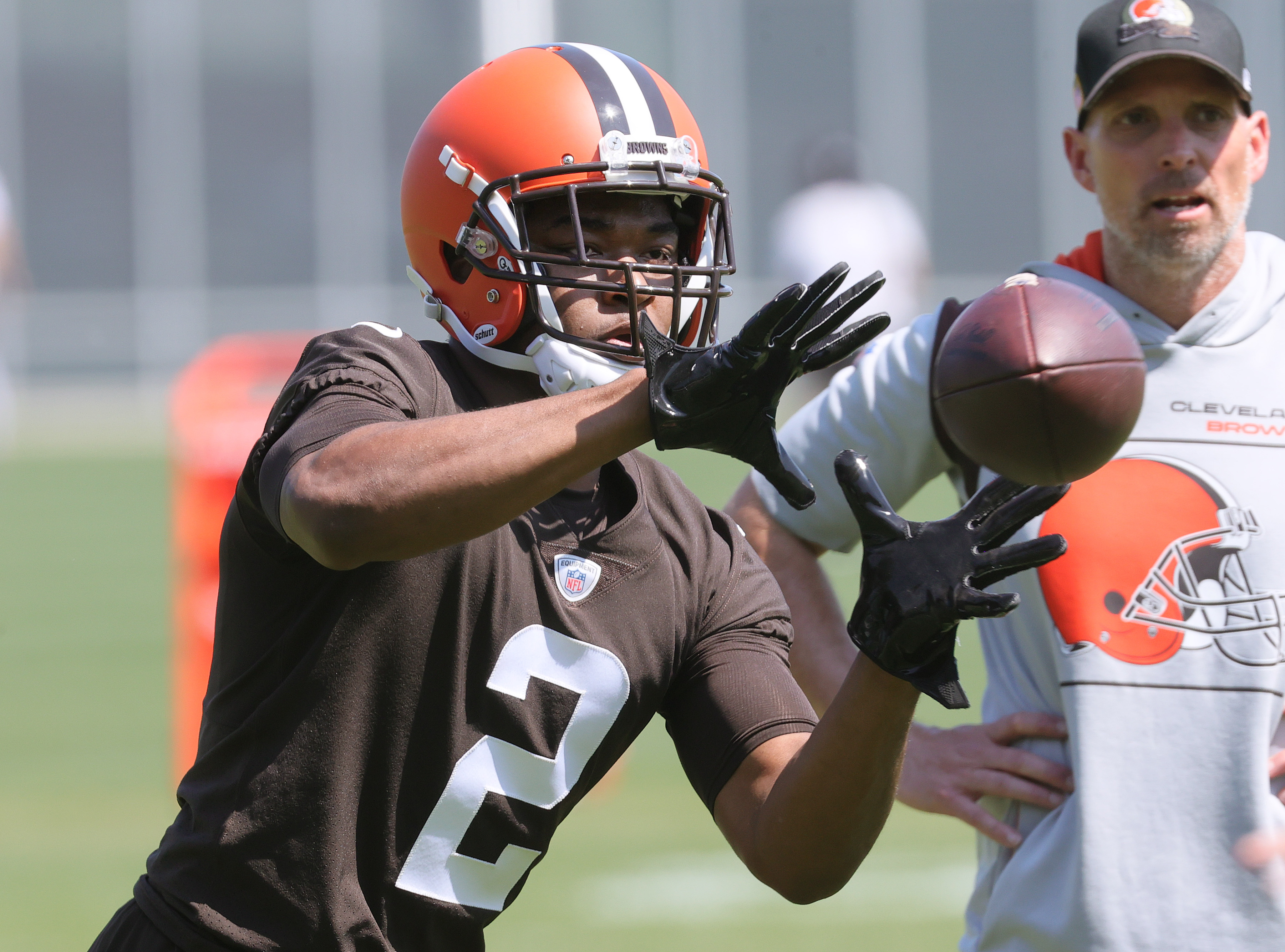 Amari Cooper 'sets the standard' for Browns' young WRs