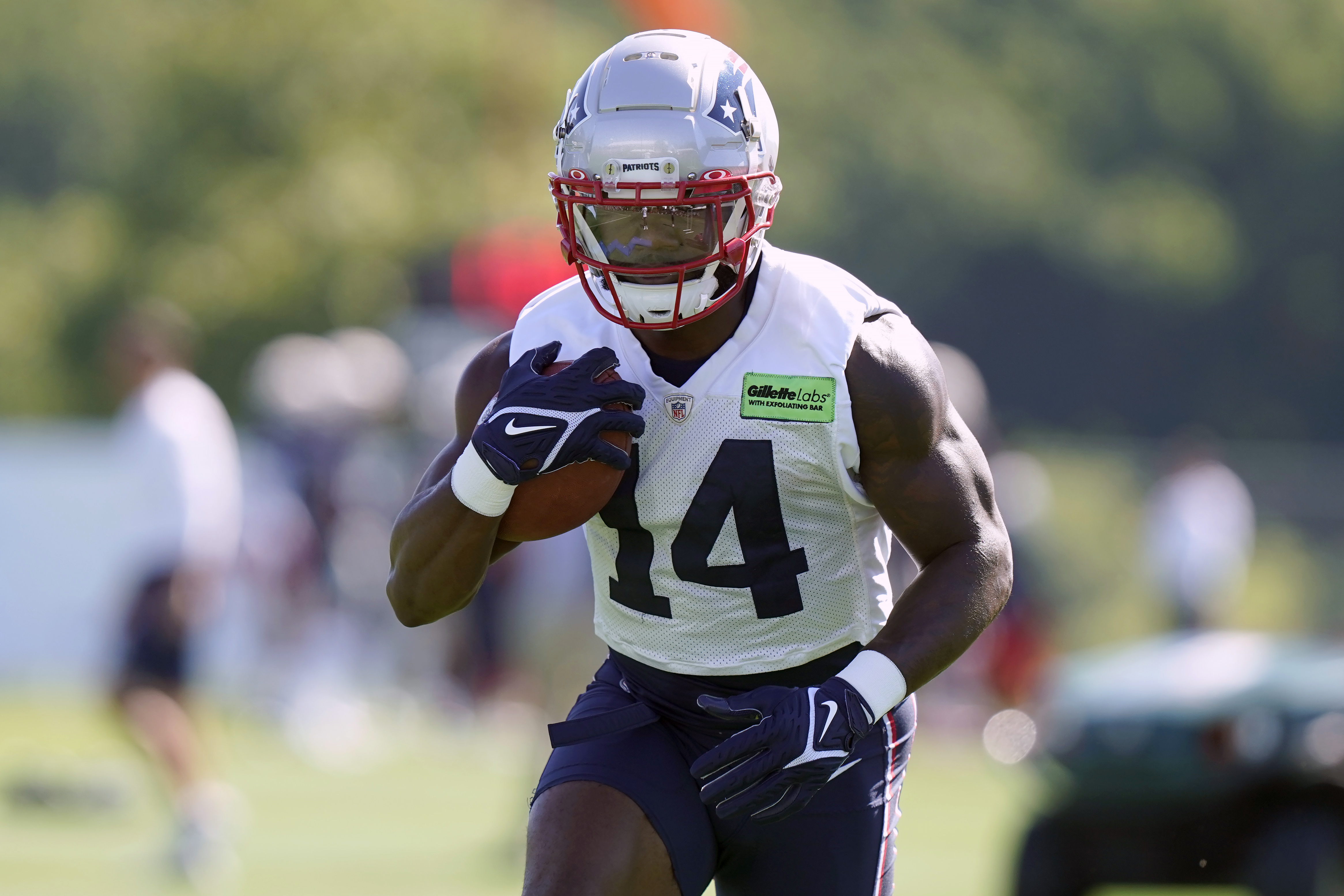 Patriots depth chart: RB room gets crowded with Ezekiel Elliott signing