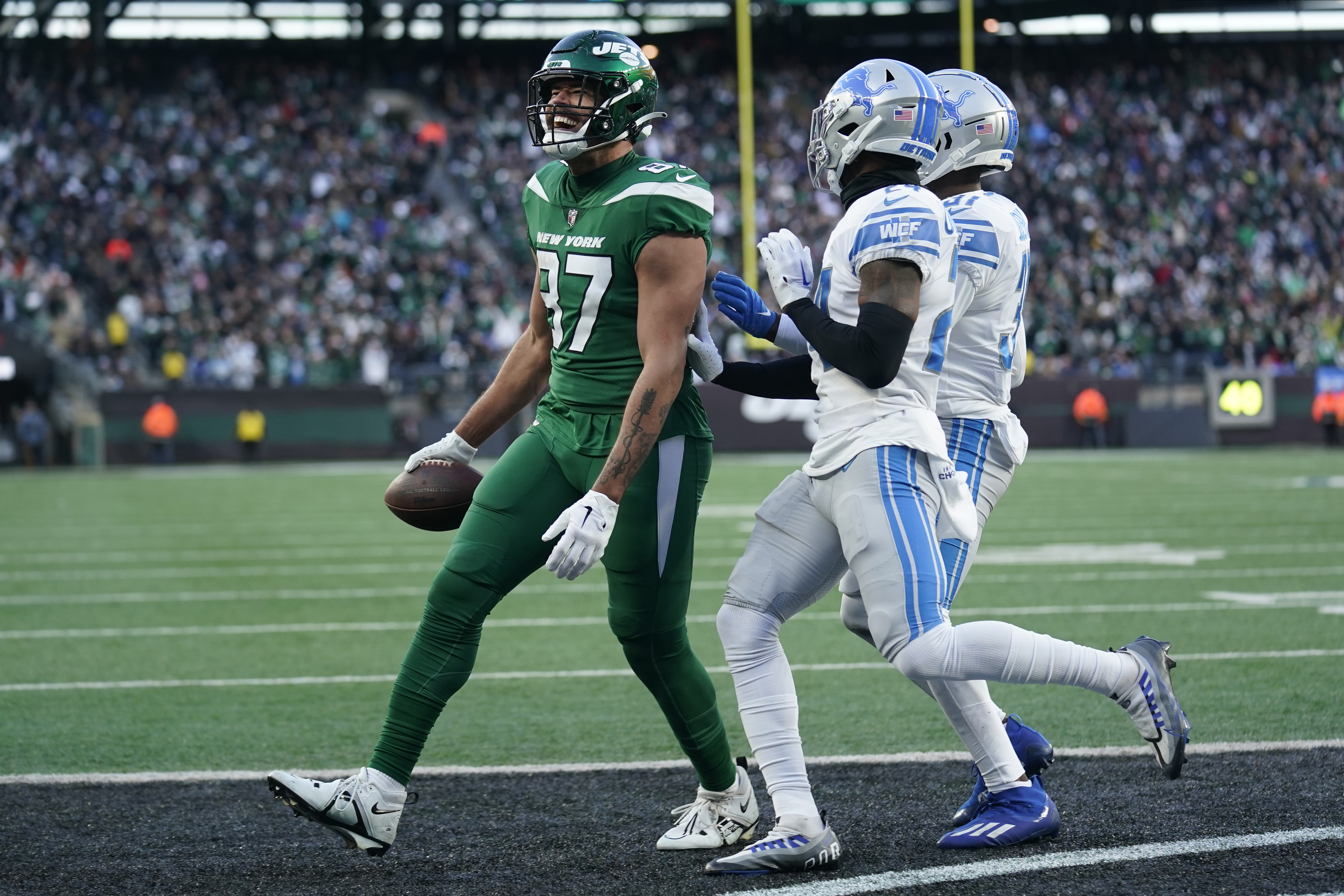 East Rutherford, NJ. 18/12/2022, Detroit Lions wide receiver Amon-Ra St.  Brown (14) makes a catch during a NFL game against the New York Jets on  Sunday, Dec. 18, 2022 in East Rutherford