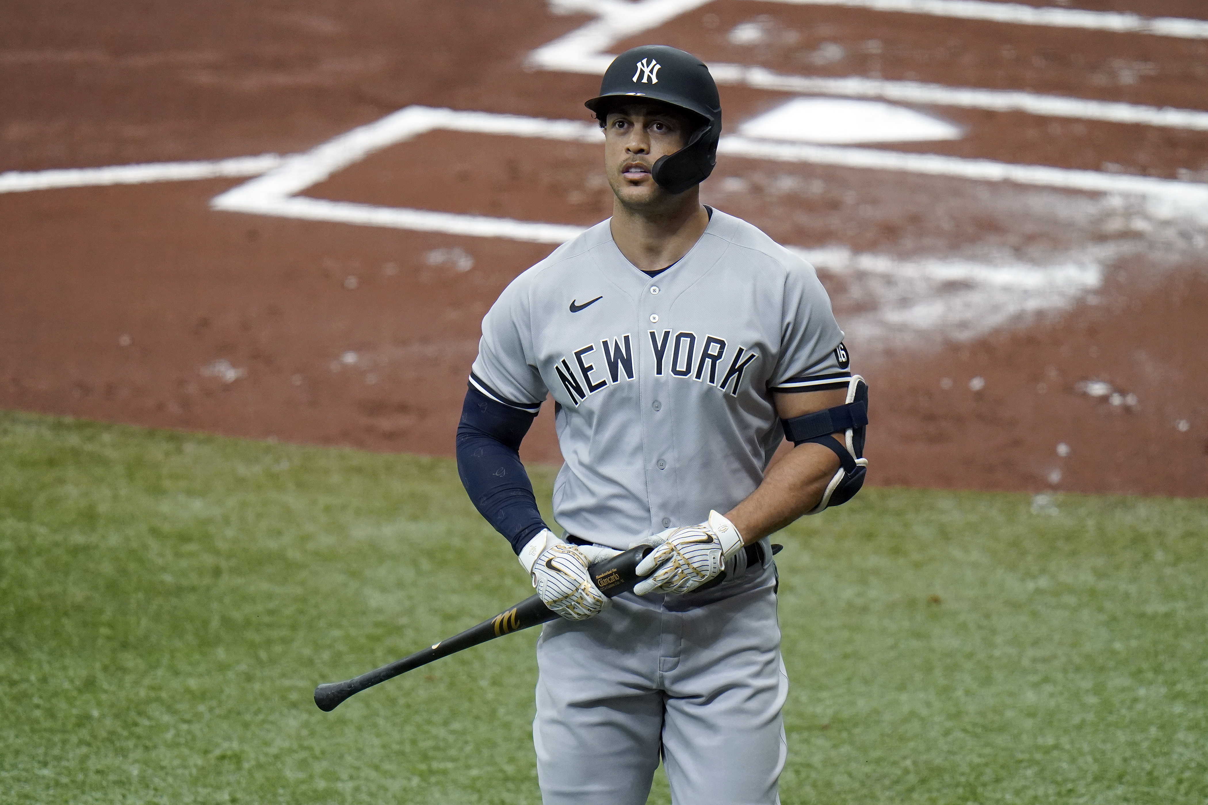 Giancarlo Stanton's solo home run, 04/27/2021